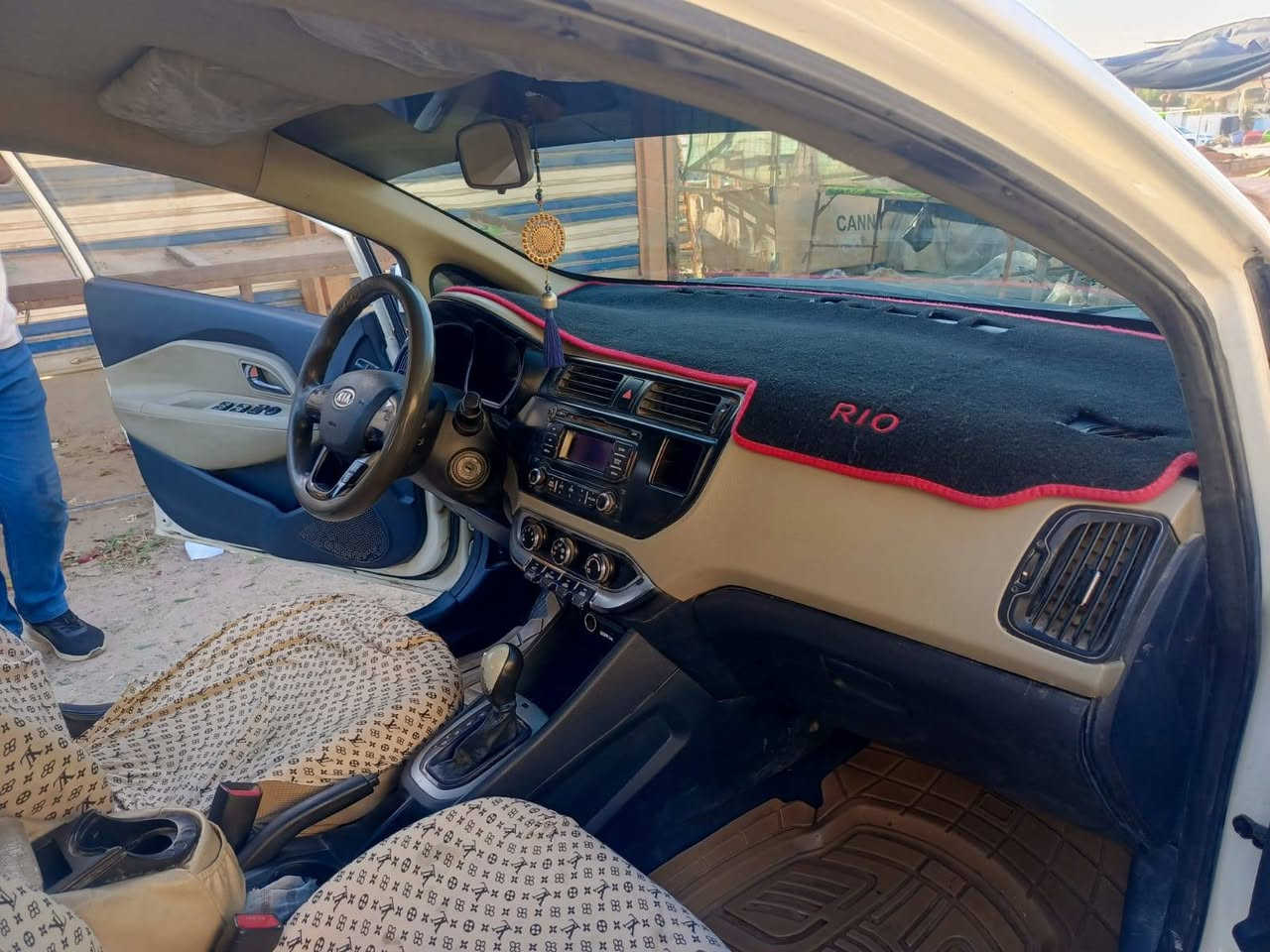 سلام عليكم رمضان كريم ريو موديل 2012 كير  تبريد عاطل سنوية جديده رقم  المحرك بي خيط بخار إنكليزي وراعيهه يمي سياره مكفولة من الضربه  كارت بالبنيد مكاني النجف الاشرف حي لقادسيه يم مطعم السيلاوي***********  سعر 80 بيعه مجال قليل
