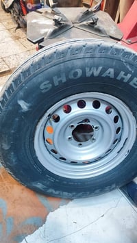 تايرات • قياس ١٧ • نظيف