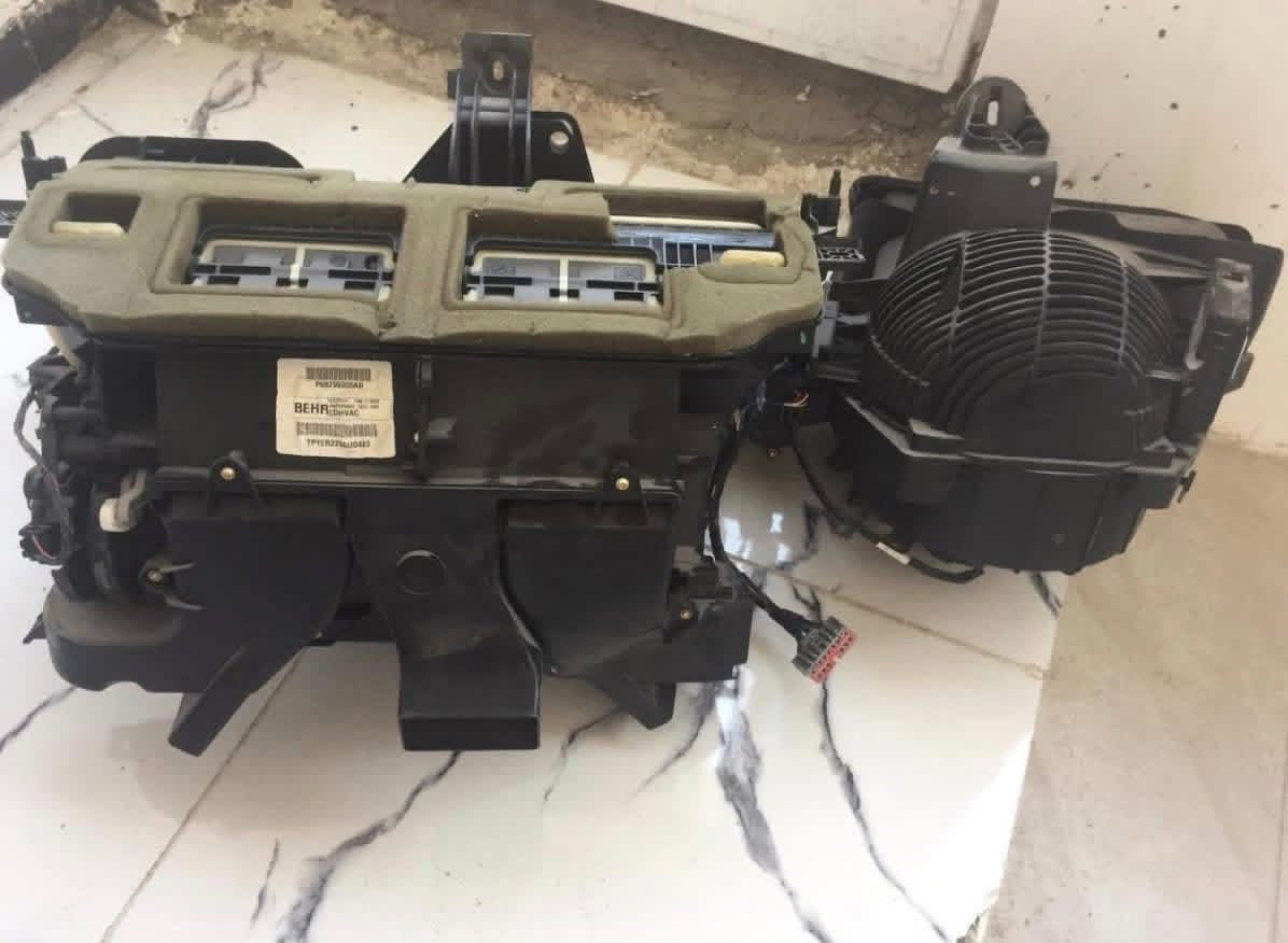 السلام عليكم اغراض تفصيخ دوج كرفان مثل مموضح بالصور للاستفسار ***********
