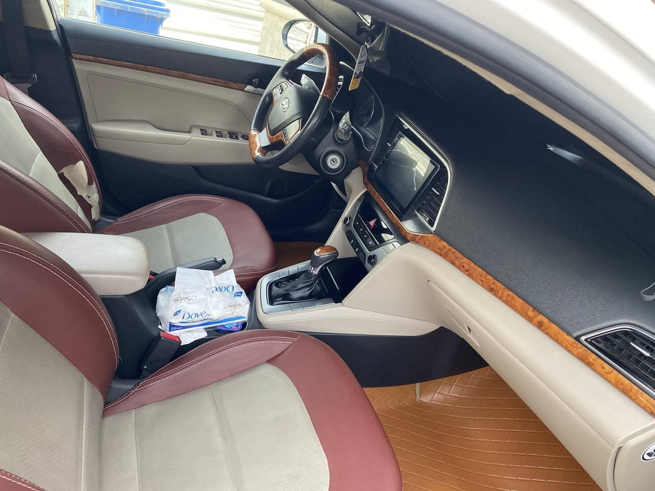 سلام عليكم اخوان إلنترا موديل 17  خليجي. ماشيه 115. مواصفات عاديه فتحه  سقف   محرك 2000   داخل صاج      سيارة رقم بغداد  مكانها بغداد   بدون تبديل او صبغ فقط خشم البنيد كرت اثر طخه   *********** السعر 150
