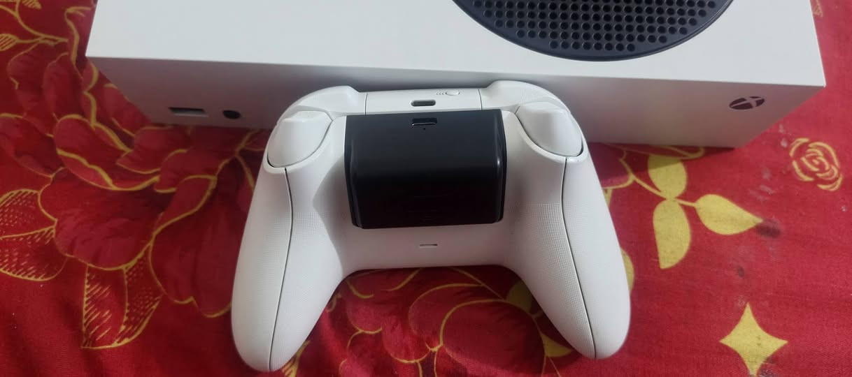 السلام عليكم
عدي اكسبوكس سيريس اس اصدار 2023 ممفتوح وعدي توصيل لكل المحافظات ويا يده وملحقاته وييا بطارية ويه اليده تضل وياك8 ساعات بدون شحن

وبحسابي العاب بي 

بتل فيلد 1

كول اوف ديوتي الحرب العالميه الاولي

الدن رينق 

ردد 2 

رزدينت ايفل 4 كلاسيك

رزيندت ايفل 5

 رزيدنت ايفل 6 

وباتمان اركام 

وفيفا 26 

وبيس 20 

لل استفسار*********** واتساب
