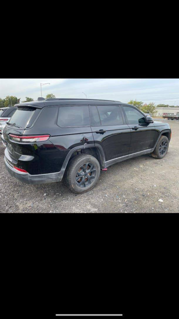 🔥 للبيع — جيب جراند شيروكي L ALTITUDE X 4X4 موديل 2025 🔥
🖤 اللون: أسود  
📍 ميسان
رقم ميسان / شهداء  

✔️ دبل 4X4  
✔️ 7 ركابات  
✔️ محرك 3.6 V6  
✔️ كير أوتوماتيك 8 سرعات  
✔️ تشغيل بصمة وستارت  
✔️ دخول ذكي  
✔️ شاشة كبيرة حديثة  
✔️ كاميرا خلفية  
✔️ حساسات أمامية وخلفية  
✔️ رادار أمامي  
✔️ نظام الحفاظ على المسار  
✔️ تنبيه الاصطدام  
✔️ مثبت سرعة  
✔️ بريك إلكتروني  
✔️ شاحن لاسلكي  
✔️ USB أمامي وخلفي  
✔️ Apple CarPlay + Android Auto  
✔️ إضاءة LED كاملة  
✔️ رنكات سود أصلية   
✔️ مرايا كهربائية  
✔️ تبريد قوي جداً  
✔️ داخلية فخمة ونظيفة  
✔️ سيارة عائلية ورياضية بنفس الوقت

💰 السعر: 27,500$ قابل للنقاش للجادين فقط

للتواصل ع هذا رقم ‭0770 675 1269
