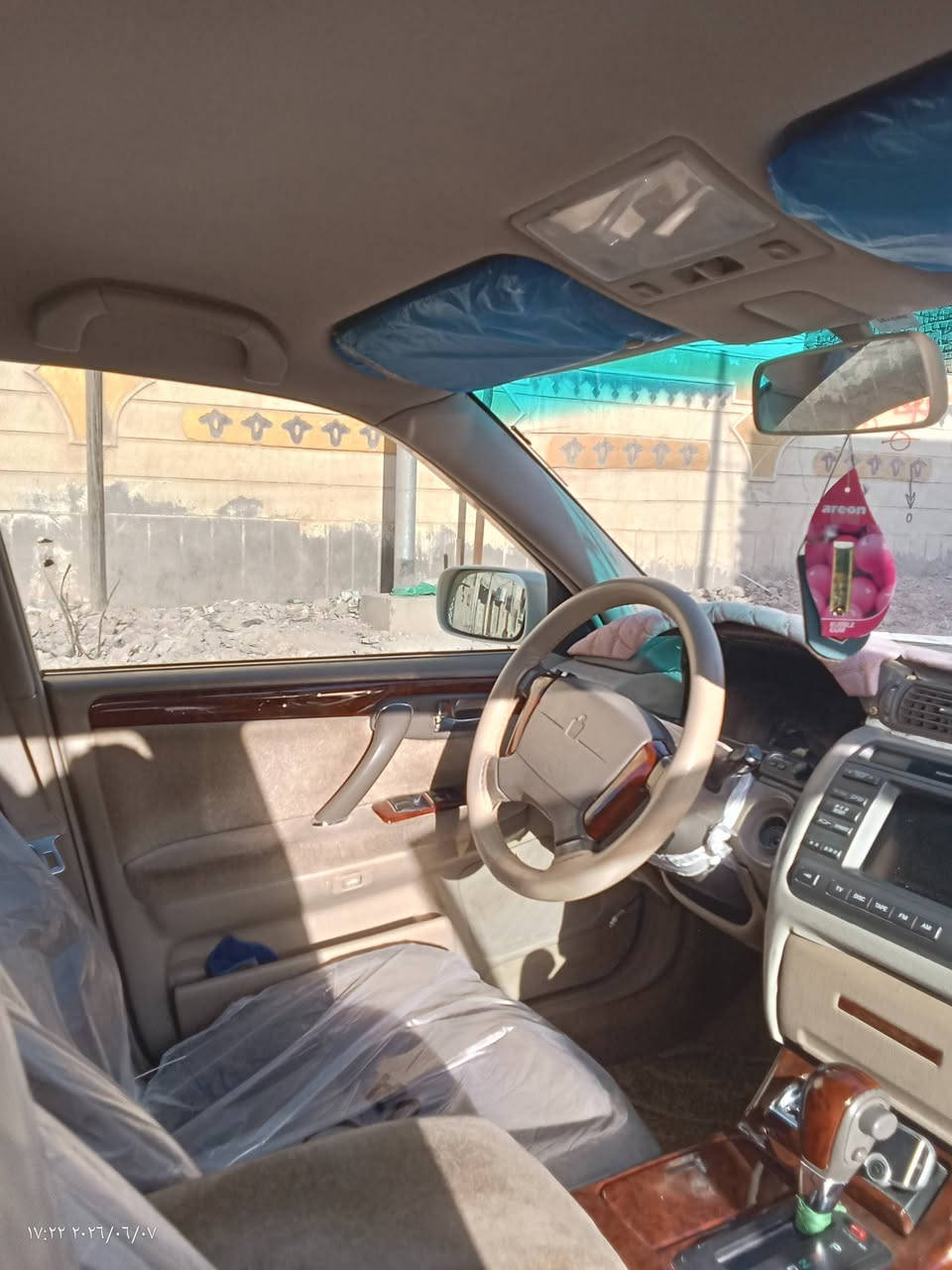 السلام عليكم 
ملكه 2003 مكصوصه جنطه 
المواصفات دكمتين.  برده كهربائيه .كشنات كهربائيه 
 الحداديه جديده مكينه وكير جديدات .تبريد ثلج 
العنوان سوق الشيوخ 
السعر 36
***********
