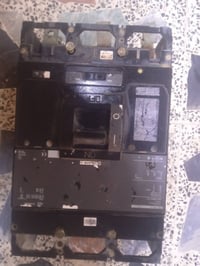 قاطع امبيريه كل فيز يحمل 600امبير ويفصل تلقائي للحالات الطارئة سعره300...