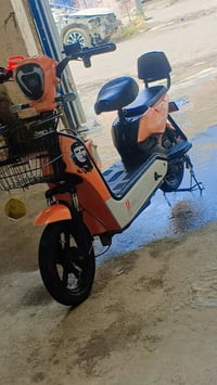 دراجة كهربائية • عليها مجال