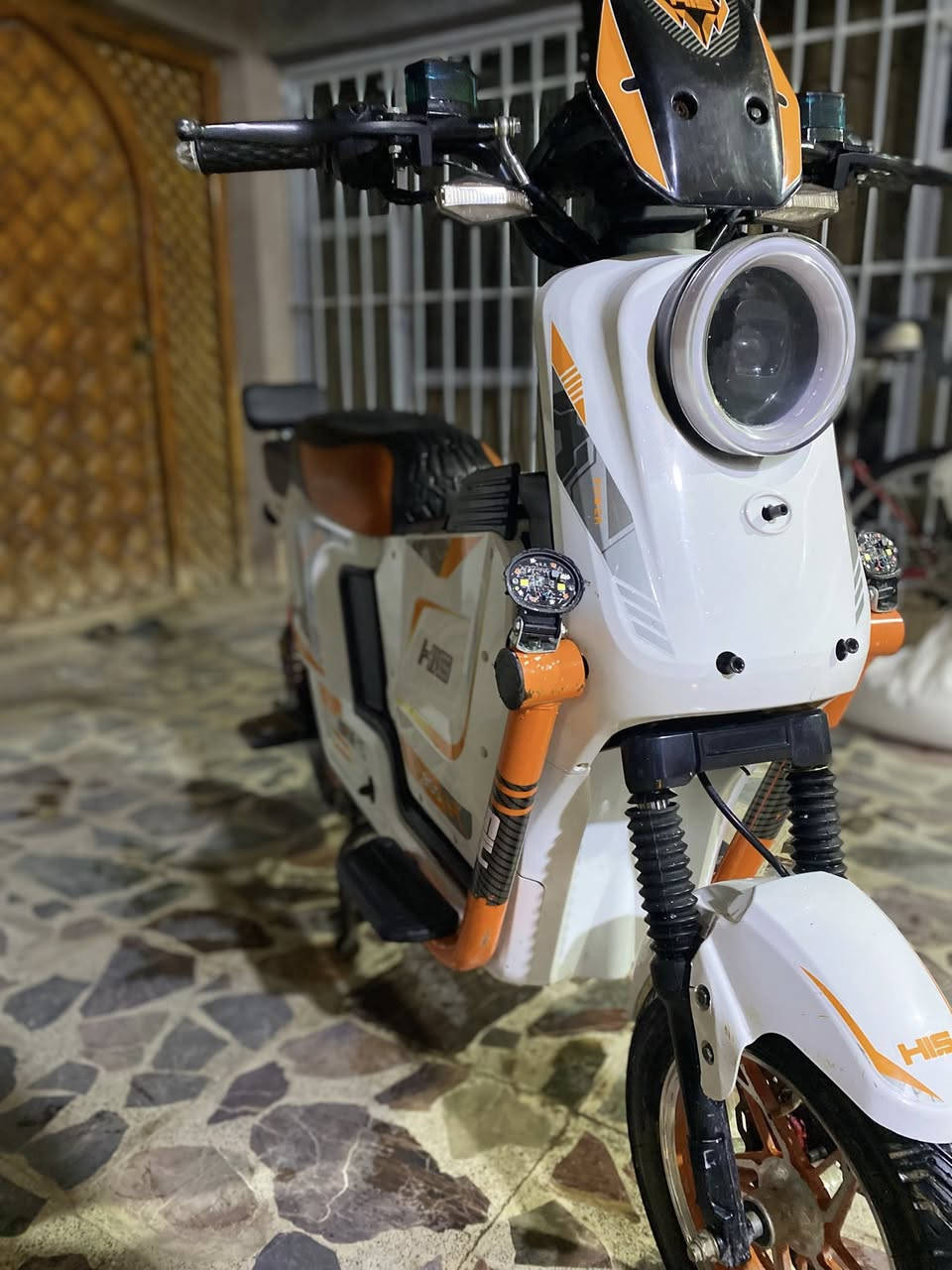 سلام عليكم بايسكل H900 يحتوي على ٥ بطاريات وحده منهن منتفخه البايسكل يخبل ونظيف البايسكل البريك هايدروليك وبيه لايت عالي وناصي ودبل اشاره نظام R البايسكل نظيف وسعر ٤٠٠ موجود واتساب وماسنجر فقط
رقم *********** المكان بابل الاسكندريه
