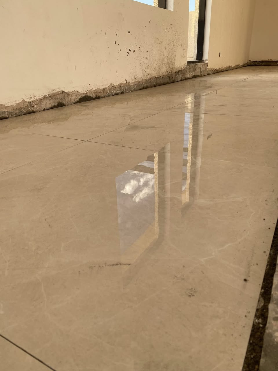 السلام عليكم خلفه سيراميك متفرغ حلاين اليحب يتصل ودلل ***********وتساب
