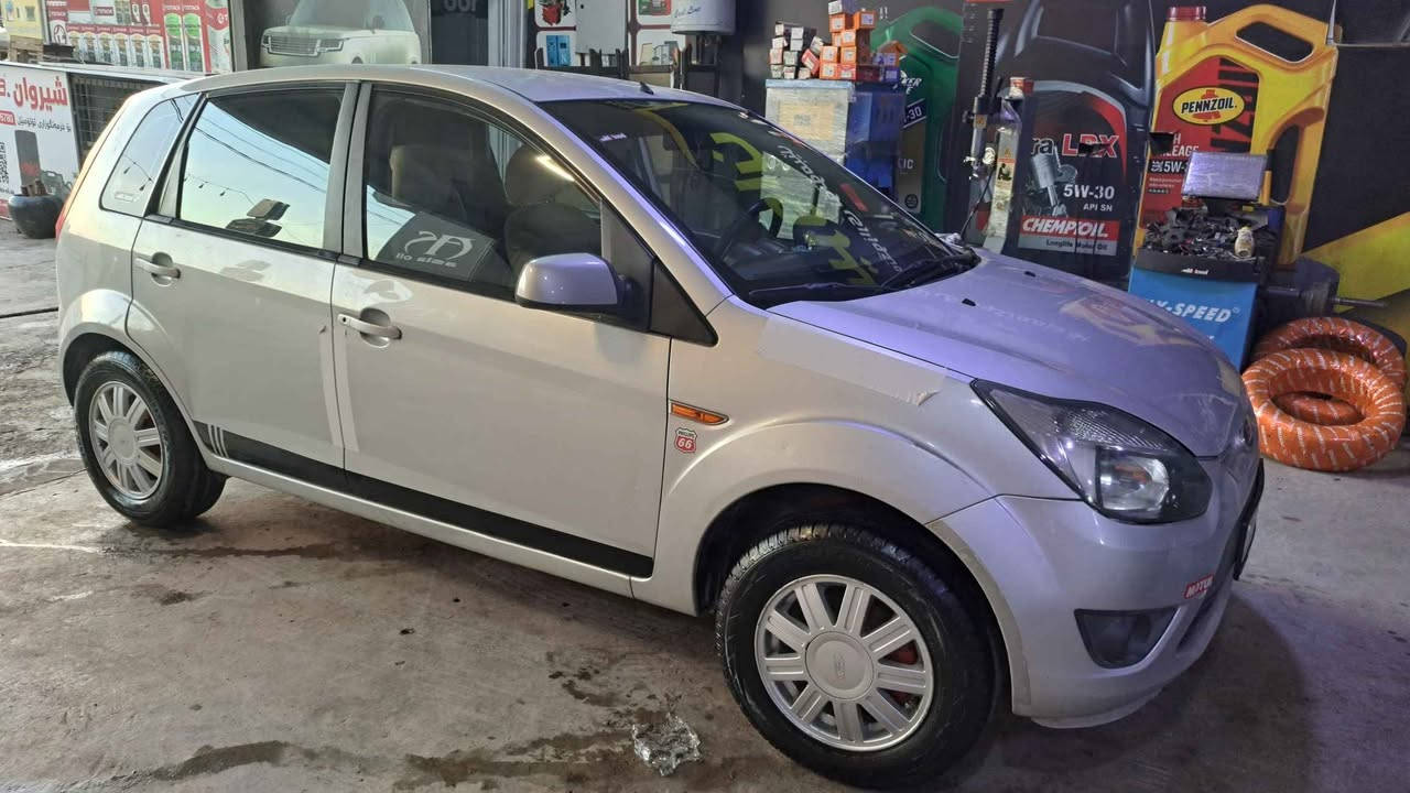 فۆرد فیگۆ 2011 
شەریکەی نیڤا 

سەیارەیەکی زۆر خاوێنە و بەشەرتی گێرو مەکینە سپێری دانەگیراوە 175 هەزار رۆشتوە 
بەشەرتی تحویل 
بۆ پەیوەندی *********** السليمانية, العراق
