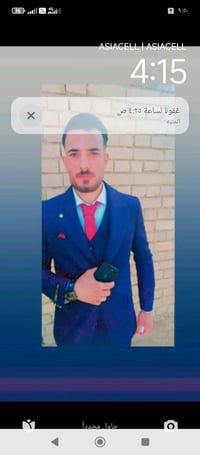 بدلة رسمية للرجال من نوعية ممتازة، اللون كحلي مع ربطة عنق حمراء. أنيقة...