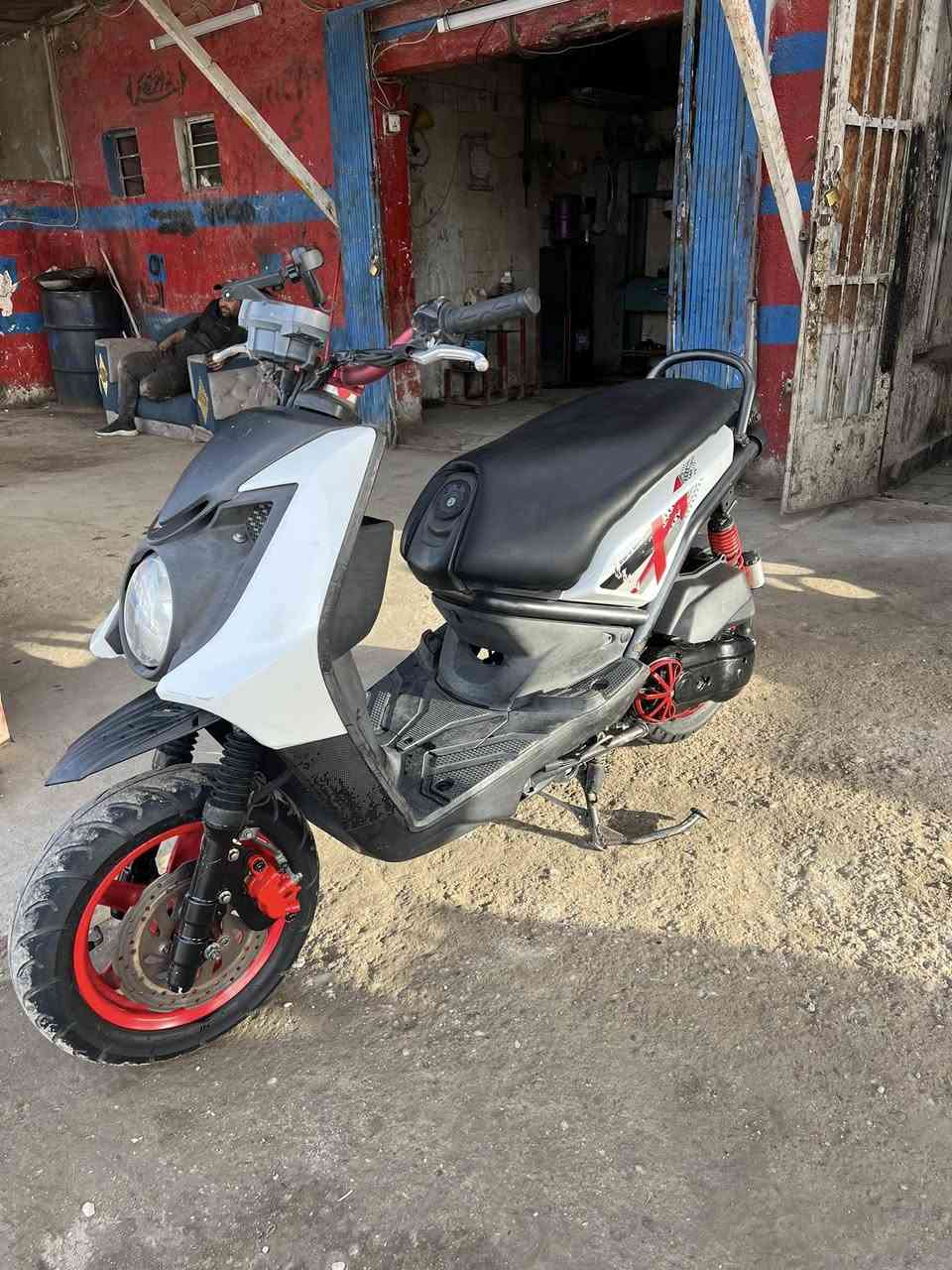 سلام عليكم سكنس جبلي صارلها سبوعين نازله من الرمبه وبيها تزويد خارجي كلجات على سترين على مكينه 59بلاد وبجم بومه وزنون وبعد بيها مكاني بغداد دوره ***********
