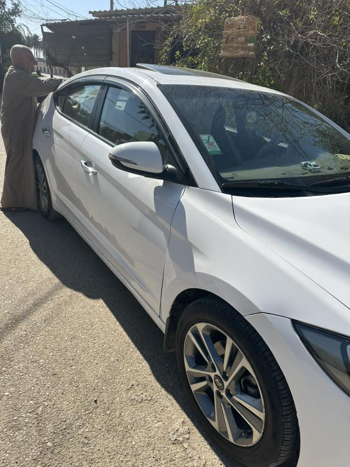 السلام عليكم النترا خليجي سوبر ٢٠١٨ ماشيه ١٥٧رقم ديالى شرط التحويل صدر تبريد تخم تاير كله جديد كير مكينه  بيها صبغ كما موضح بلصوره مئشر عليهن اثر كردحه بلرصيف 
لاستفسار ***********
