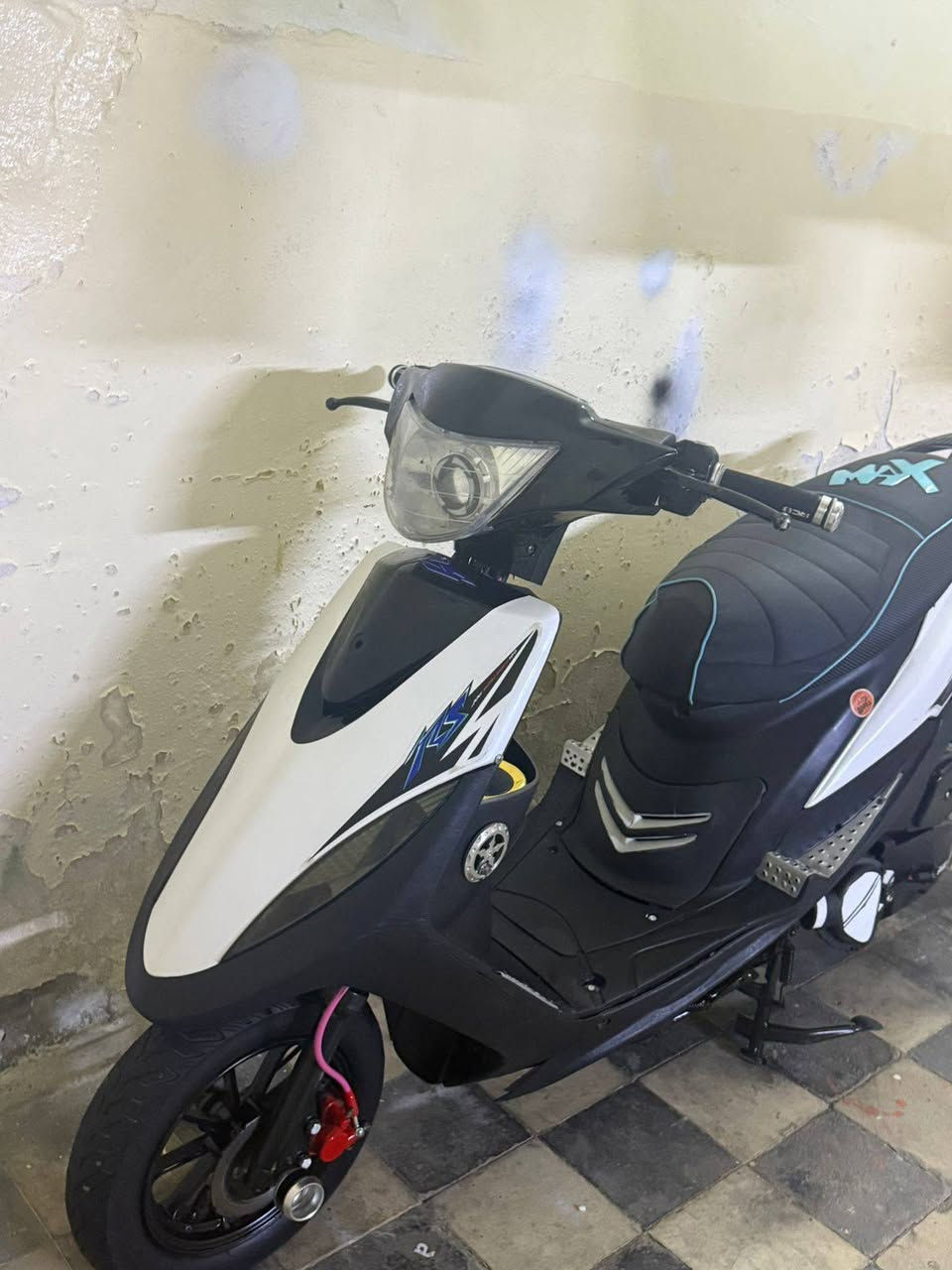 سلام عليكم للبيع ماكس عدل بوشه مالتها 55 دراجه حيل نضيف مكينا اي عيب ما بي تايرات جديد و كهربائياتها كلها شغال شرط سلف واحد رقم موبايل ***********
