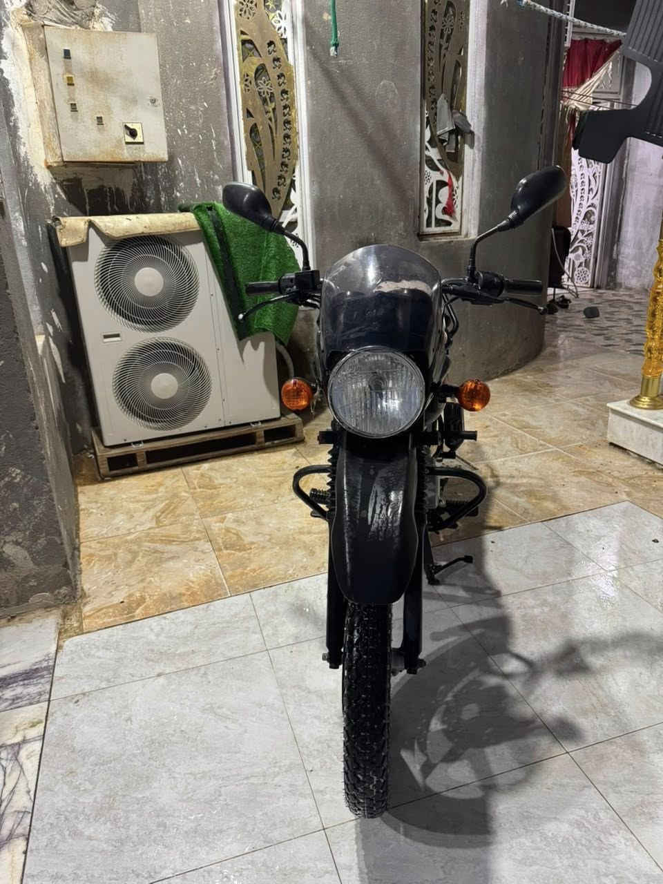 سلام عليكم دراجه بوكسر هندي 23 دراجه مفتوحه مره وحده فقط  رقم وسنويه تحويل ثاني يوم  نضافه دراجه 100/90 مامتعربه تواير شركه ممبدلات شرط  سعر خاص مكان قرنه شرش ‭0773 699 9551‬
