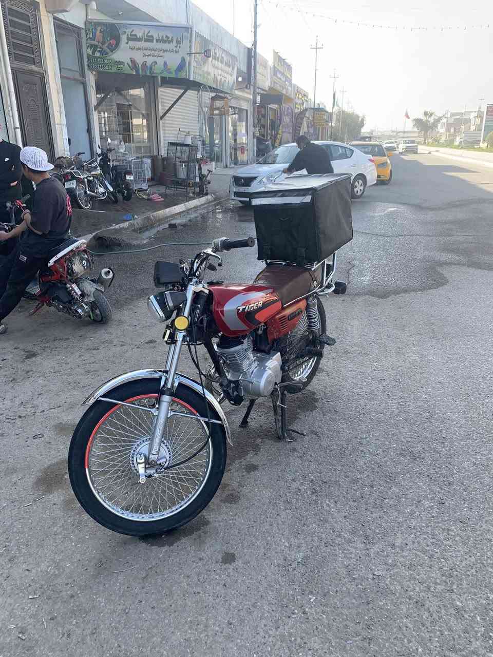 السلام عليكم
تايكر موديل 23 
مكينه شرط لا صرف. وله بخار 
مكينه أنطيك بل شرط مامفتوح 
معدل شلعه. تأكل الكاع 
كهربائيات بس يحتاج ربط مابيهن اي خلل 
السعر 500 بيها مجال 
مكاني حي الواسطي 
اخي مو شراي لدوخني
متواجد خاص ومخابره 
***********
