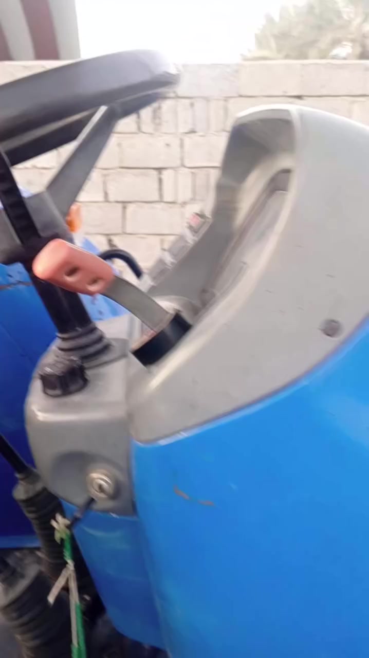 السلام عليكم مكينه يوهولاند موديل 2014حره بسمى للاتصال على الرقم *********** المكان  بابل
