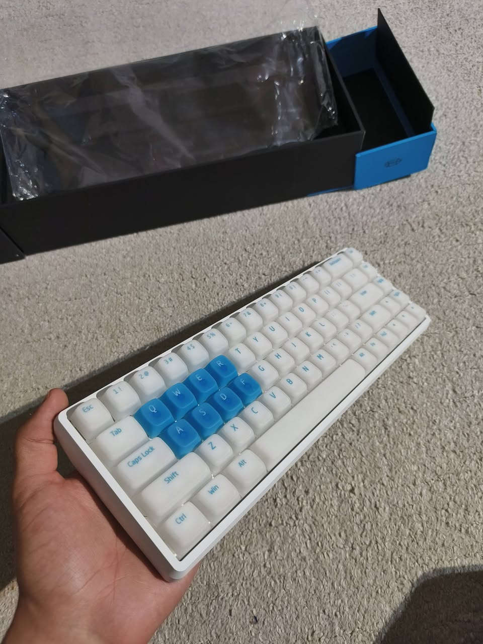 LAMZU ATLANTIS PRO KEYBOARD
قطعه نادره بمواصفات قويه 
مغناطيسي استجابه عاليه جدا 
كيكابس سليكون ناعم و مريح 
المنيوم ثقيل وزن ١.٢٥ كيلو 
اداء قوي بالالعاب 
قطعه نادره بالسوق 
اتصال واير 

مستخدم اسبوع 
السعر ١٢٠ الف


**إذا كنت صاحب هذا الإعلان وتريد حذفه لأي سبب، رجاءا أرسل رسالة إلى الدعم الفني**