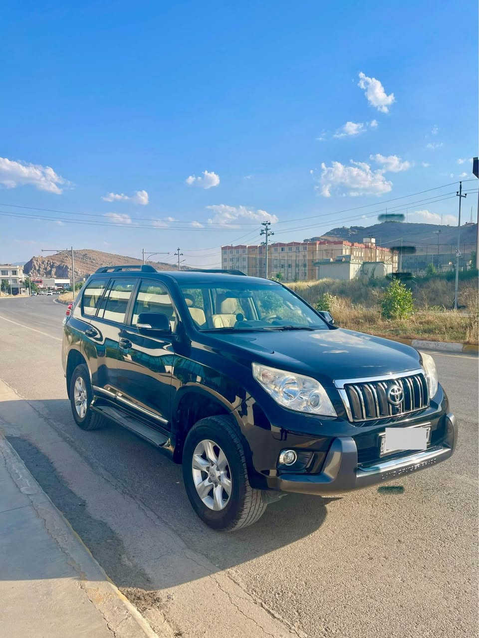 پڕادۆ
مۆدێل2013
ناوزەردی سپێر لە کۆڵ
مواسەفات TXL
120 هەزار ڕۆشتووە
دووپارچەی بۆیاخە دەرگای ناوەراست و چەمەلەخی دواوەی بێ ناو 
زۆر کەم  رۆشتووە
رەقەم *********** رانية, السليمانية
