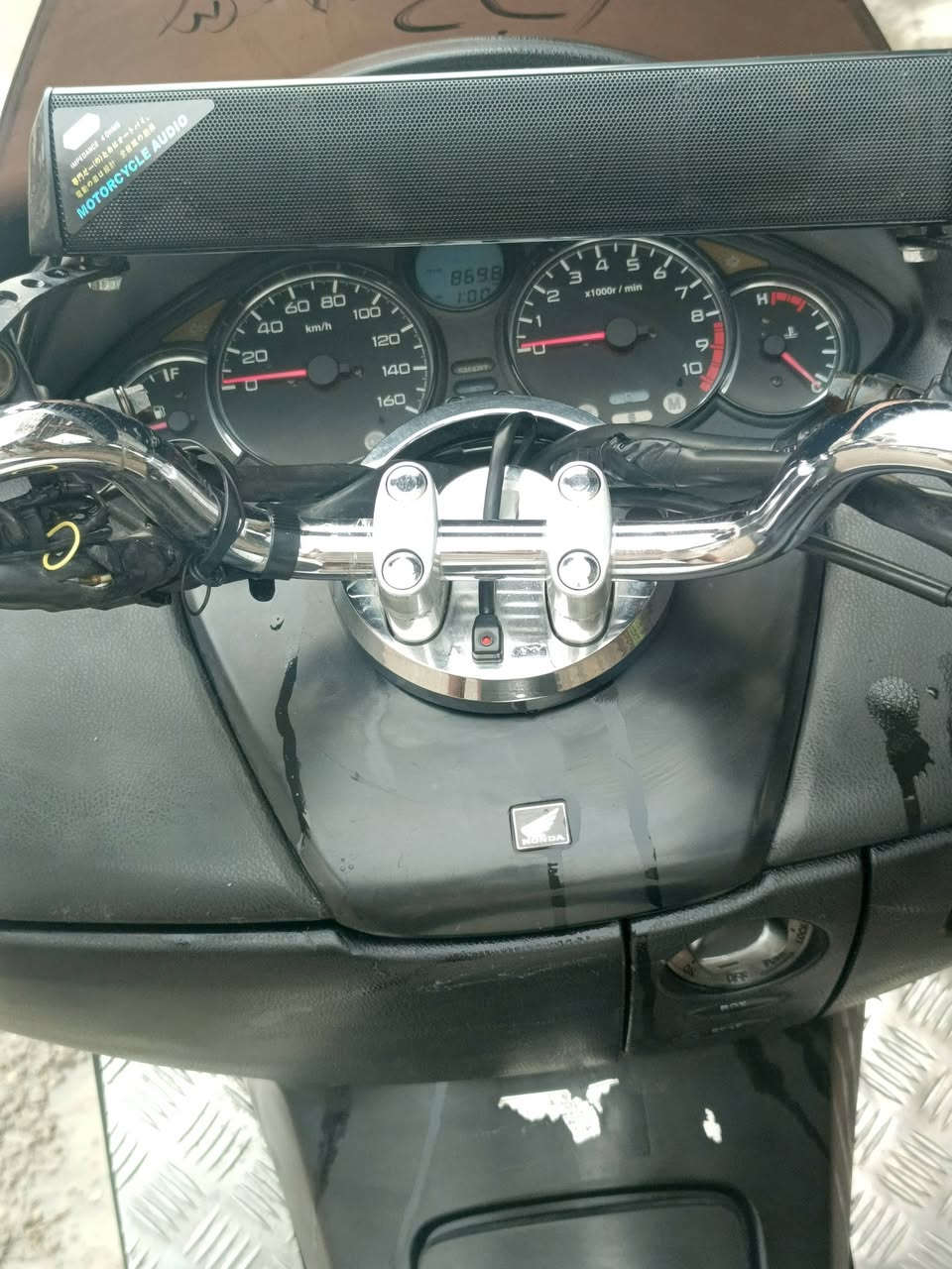 السلام عليكم شباب فورزه 0/8 دراجه خير من الله ماناقصها شي عنوان بغداد الكمالية شارع الجامع سعر مليون وميه  بيها مجال بسيط حك الجيه
***********
