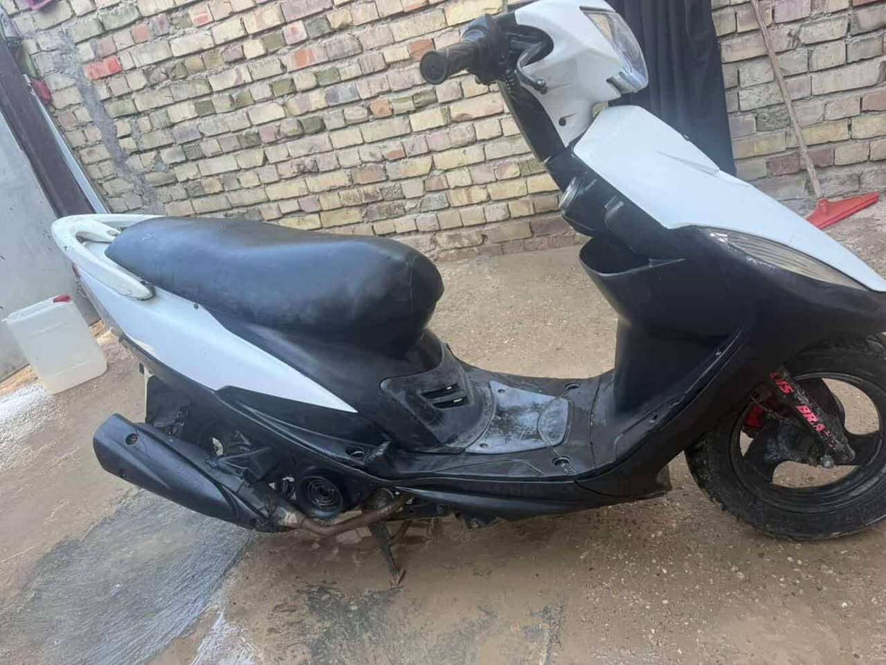 سلام عليكم ورحمة الله وبركاته دراجة ماكس عدله مكفولة كفرات ختم واحد دراجة خير من الله تخم تايرات جدد البارحة شديتهن كهربائيات شغاله كلهن بيهه نقص بسيط اوراق اصولية دراجة بعد انضف من الصور السعر 450 رقم الهاتف***********
