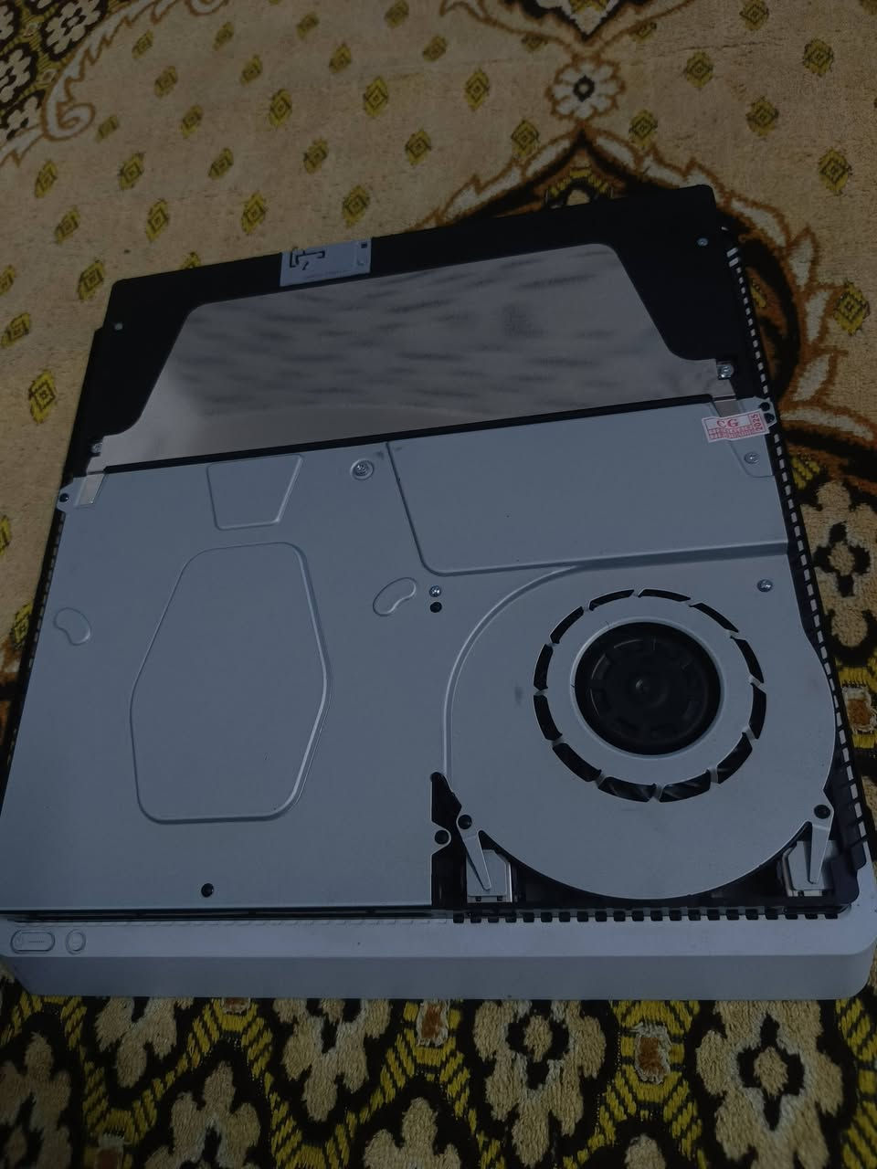 بلي فور سلم باندل مهكر  نظام 11 ذاكرة نص تيرا الجهاز ممفتوح ولا داخل تصليح ابد جداً نضيف 100% وبي العاب   والكارتونة والكيبلات جميع ملحقاتة موجودة مكاني بغداد الشعب لتواصل ***********
