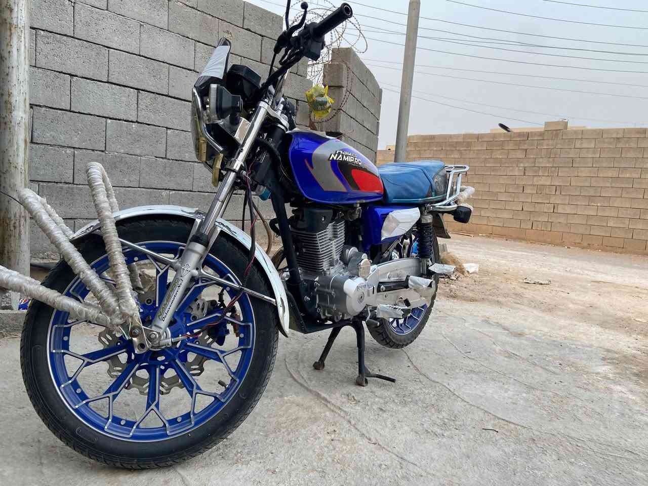 سلام عليكم اخوان  عندي هاي الدراجه نضيفه خير من لله  ربع  ما تصرف عليه  كفاله صبانه ما ممدوده ع محرك كله ع وضع البلاد  معدل وشلعه خير من الله  وتجي ولك لتجيك  ول مو شراي لا يتعبني ولا اتعبه  رقم الهاتف  *********** اتصال  ع هاذه الرقم  فقط   دراجة  كدامك النضافه ما احجي
