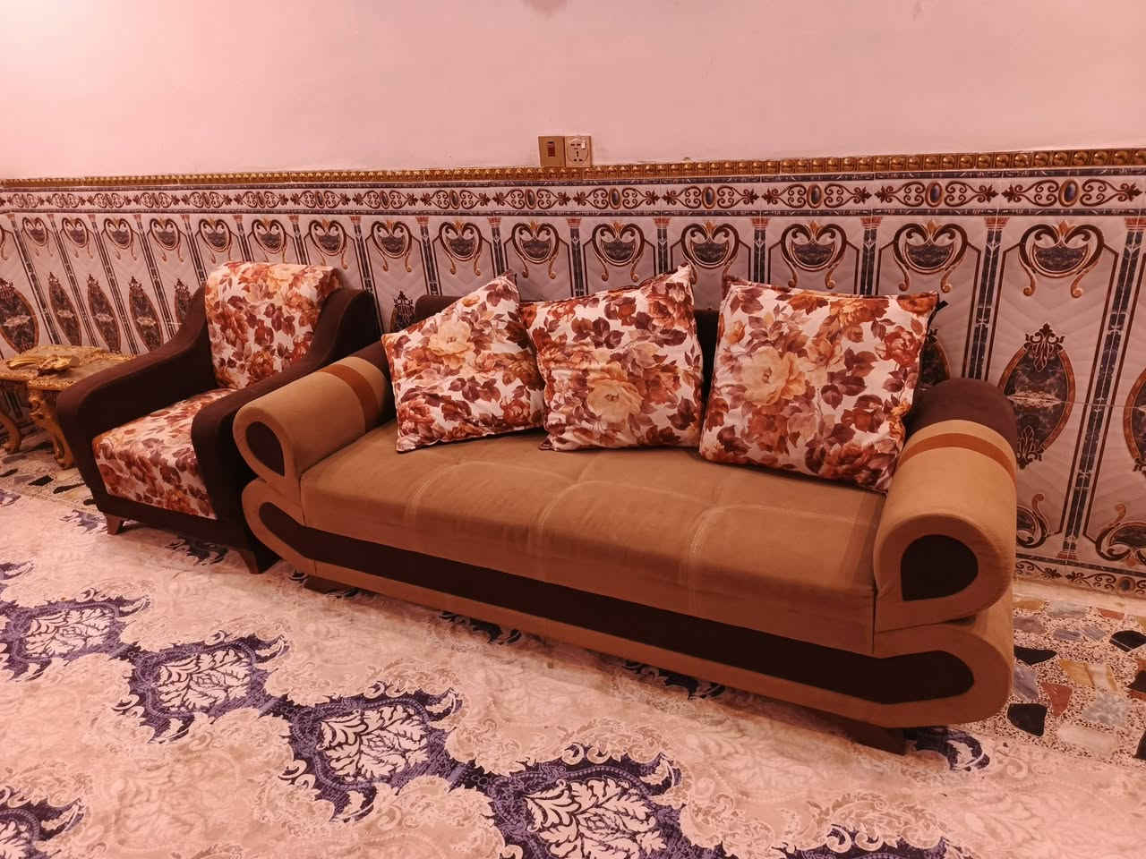 بغداد بلديات شارع الكهرباء المعسكر***********
السلام عليكم تخم عشر مقاعد نظيف اخو الجديد400 وبي مجال
