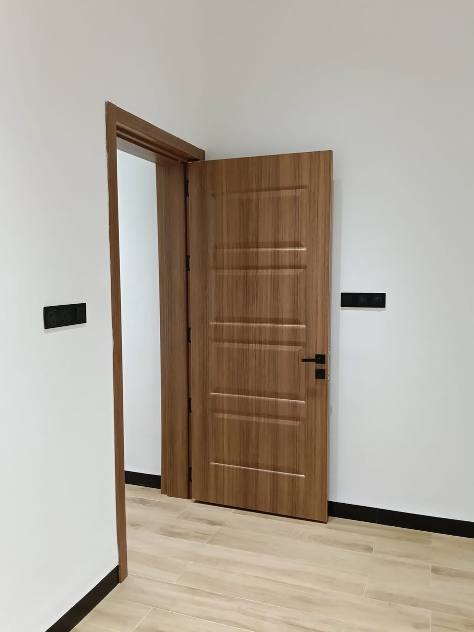 معرض الكرم الابواب التركية🇹🇷افضل واجود انواع الابواب الرئاسية 
متوفر جميع المقاسات والالوان التي تناسق منزلك بسهولة #وبأنسب الاسعار
من خصائص ابوابنا:

☑️ماركه ADOKAPI🇹🇷
☑️ ضمان الجودة 
☑️ضد المياه الرطوبة
☑️ضد البكتريا 
☑️ضد الخدش
☑️ضد الحرارة
☑️مقاوم للحرائق
☑️عازل الصوت
☑️اكسسوارات ثقيل ماركه

بكادر تركيب متميز وذو خبرة في تركيب الابواب🚪
ستجد بابك المفضل مع معرض الكرم الابواب التركية🇹🇷
للاستفسار مراسلتنا على الصفحة
______________________________
او الاتصال على الارقام التالية 
*********** واتساب
*********** واتساب
______________________________
تفضلو لزيارتنا العنوان : #الموصل /حي الوحدة قرب مجسر الميثاق #ابواب #ديكور #نينوى #هندسة #مهندسين #موصل
