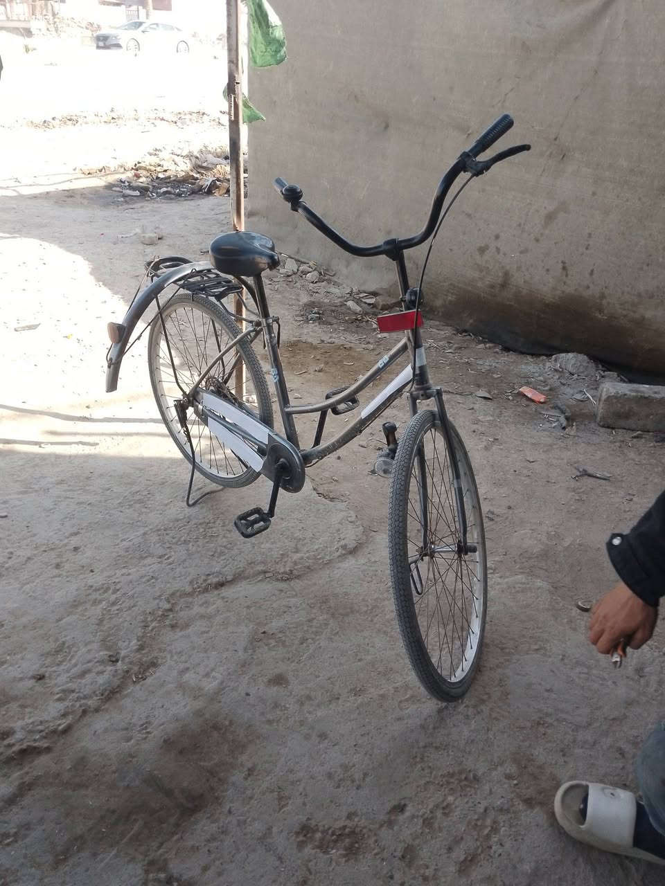 سلام وعليكم باسكل للبيع المكان بابل شارع 80 قرب مدينت العاب ارض بابل السعر 70رقمي ***********
