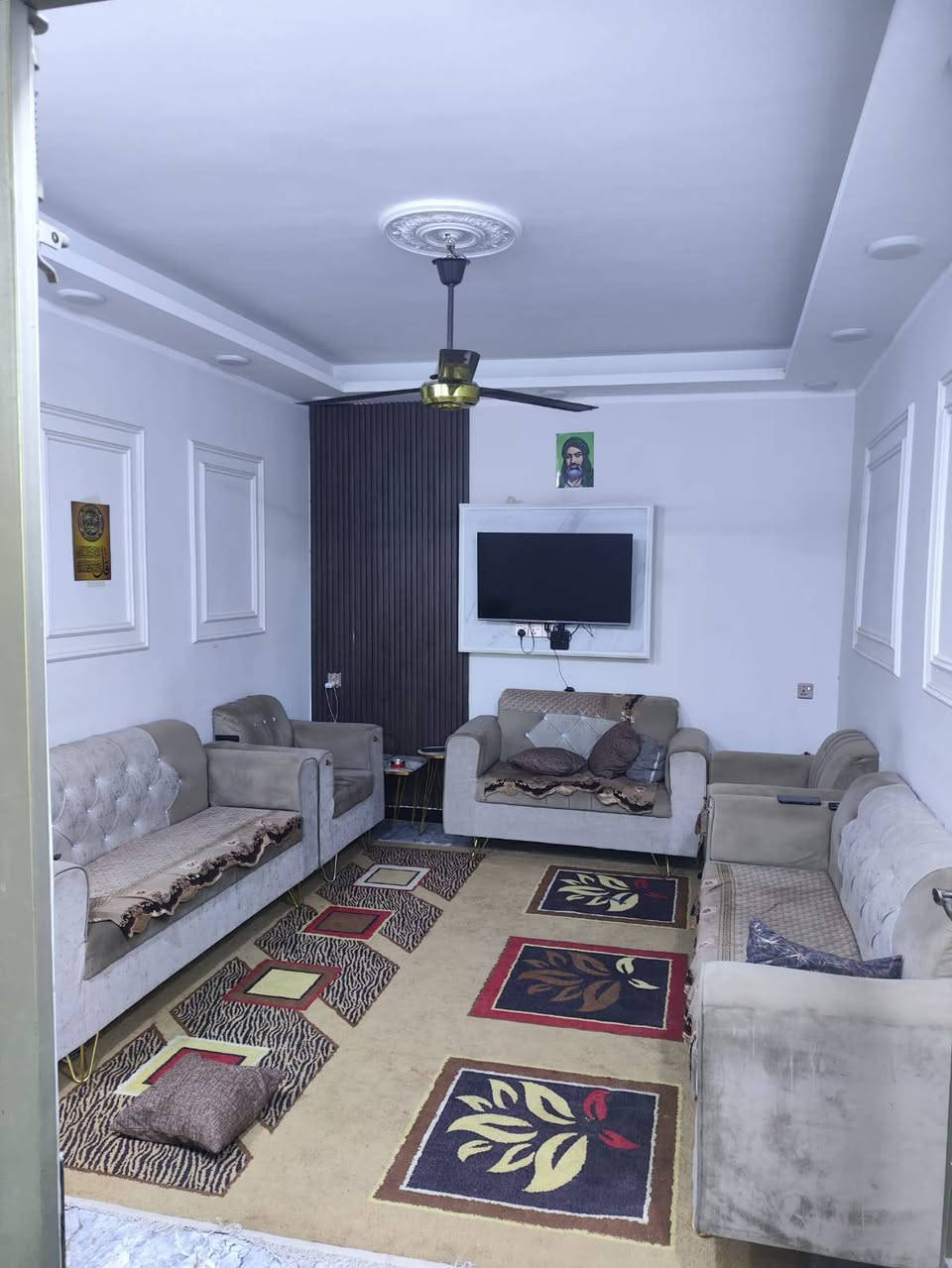 ياالله سلام عليكم بيت البيع ماخذ ه على مبادره مساحه ١٢٠ متر خلفي  عنون قرب مسقف صلاه الجمعه بيت طابقين عدد غرف ٢ صاله عدد ٢ حمام عدد ٢ ستقبال     انتصل على رقم واتساب ***********
