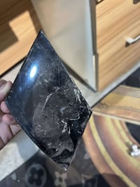 كفر مراية مال تاهو ٢٢ لي تفيدهة يتدلل  وعندي شباك هاي كانتري بيه كسرين...