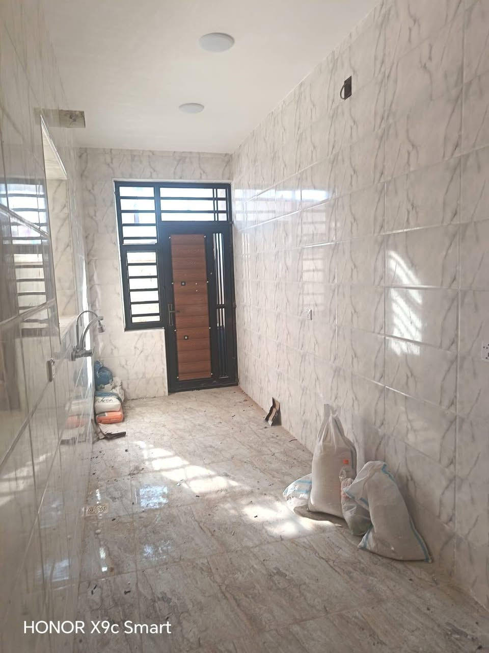 للبيع بيت 🏡 طابو صرف فى #شهداءالبياع قرب الشارع العام عرض الشارع ١٢م #مساحته١٢٠م واجهه سته يحتوي على #غرفتين_نوم 😴 وصاله وهول ومطبخ وخدمات للإستفسار اتصال 🤙 على #الواتساب على الرقم  ***********
#الجميع
