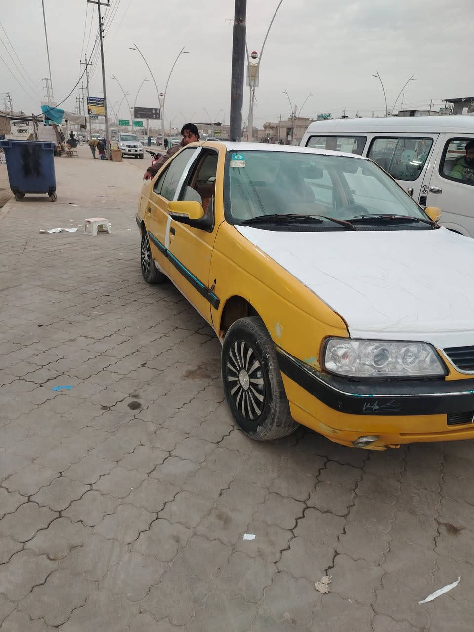 السلام عليكم سياره بيجو. 405.مديل 2012 سياره نضيفه كير نضيف محرك بي بدايت خيط تبخير السياره ما نقصها شي هزه ورقم جديد سنويه 31 السياره مصفره هيئه غرامات كلشي راعيها ب يريد تحويل سعر 35 وبيها مجال المكان البصره الجزيره
رقم ***********
