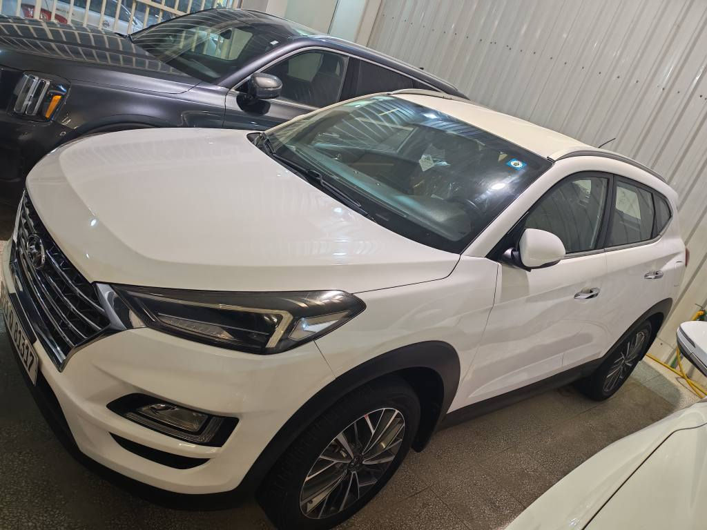 للبيع هونداي توسان موديل 2019رقم بغداد دولي باسمنا فول مواصفات شركة الكاصد ماشيه 120 الف السعر 193 وبيها مجال بسيط مكانه نجف للاستفسار اتصل *********** مواصفاتها 
بصمه تشغيل 
كشنات جلد
كشنين كهربائي
حساس امامي خلفي 
لايت لكزز 5 عدسات
كامره وشاشه 
خمسة ويل كب 
سايد بريك بلرجل وبعد بيها مواصفات اخرى النجف, العراق
