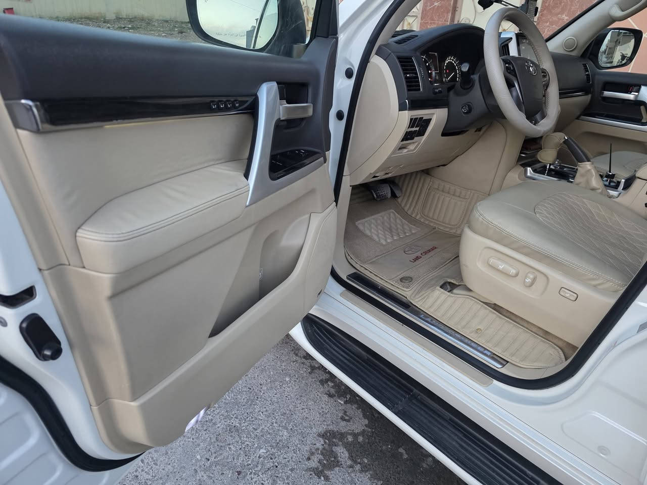 السعر 457
تـــــويــــــوتـــــا لانـــدكـــــروز  2016 ( لــــكــــزز  VXS )
لاندكروزر 2016  VXS
 شركة ساز 
جكات جوبليس 
محرك 8 (5.700) ليكزز
مواصفات ليگزز
‏‎لاندكروز VX.S 
‏‎موديل.موديل 2016
‏‎فول مواصفات 1/1
‏‎السيارة مواصفات اللكزز
‏‎1-جوبلس تصعد وتنزل جكات 
‏‎2-  كامرات 5
‏‎3- تدفئة وتبريد كشنات 
‏‎4- كشن سايق خزن ميموري 3 وضعيات 
‏‎5- اشاير ترحيب 
‏‎6- نضام ترحيب عند الاقتراب 
‏‎7- دبل ماوس 
‏‎8- شاشة تحكم لكزز
‏‎9- شاشات عدد 3 
‏‎10-تشغيل عن بعد 
‏‎11- كراسي كهرباء 
‏‎12- مكينة V8 /5.7
‏‎13-زراك لايت 
‏‎14- 5 بصمة ابواب 
‏‎15- سيستم صوت لكزس 
‏‎16- رادرات امامي + جانبي 
‏‎17- ستيرن صاج 
‏‎18- 8 ايرباك
‏‎19- فور ويل 
‏‎20- حساسات امامي خلفي 
‏‎ماشي 125 
‏‎22- نضام ايكو تقليل صرفية 
‏‎23-ثلاجة
24- كامرات 360 جميع الجوانب 
‏‎مواصفات VX.S معروفة ما يحتاج اذكر باقي المواصفات 
محرك كير بشرط مامفتوح
سيارة حيل نظيفة كلشي عل بلادي شرط
سنوية زنكة كلشي جديد مدفوع لـ 2028
سيارة مابيـها دينار مصرف كامل من كل نواحي
رقم صاحب سيارة ***********
