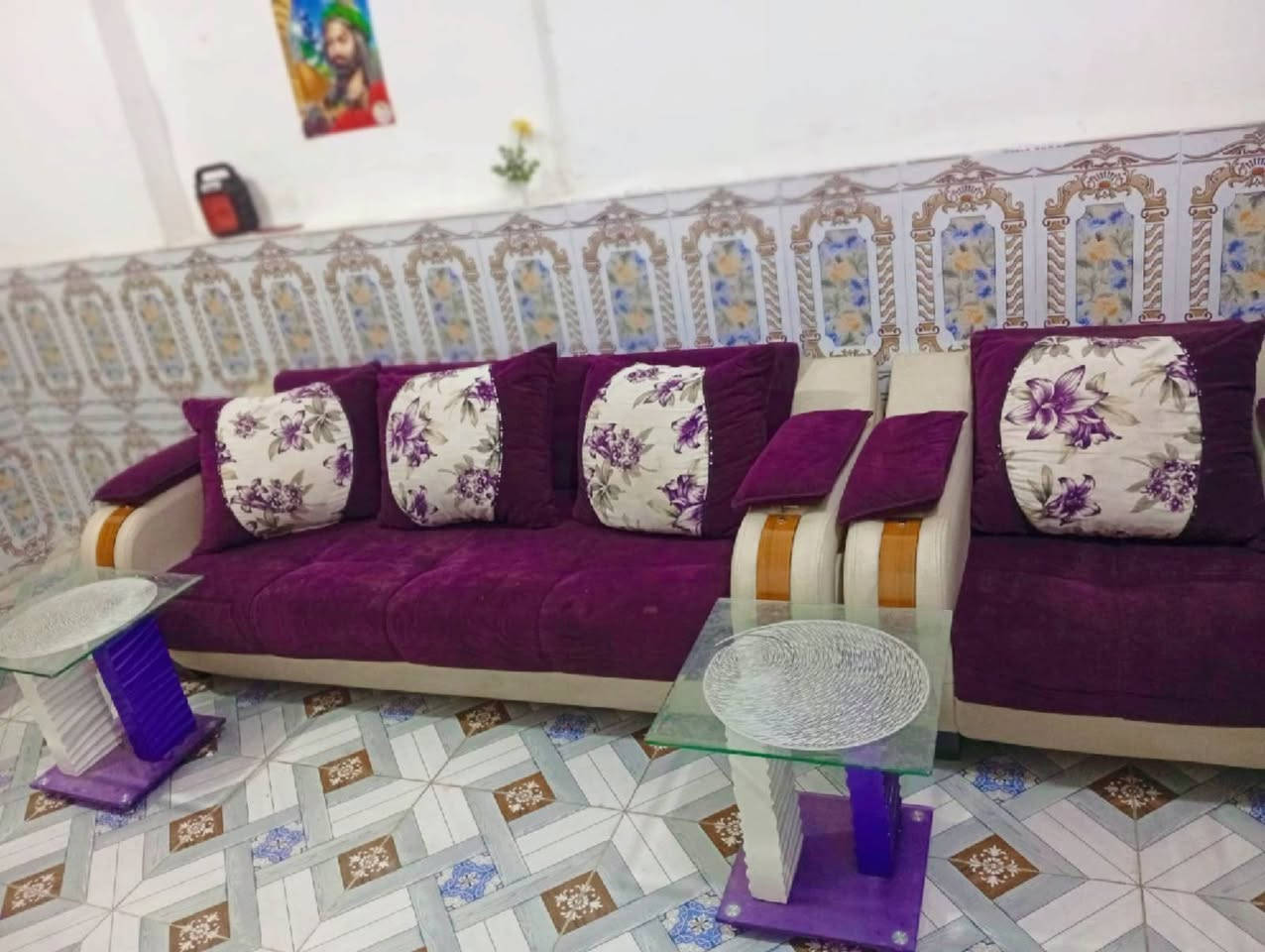 السلام عليكم للبيع 
سبب البيع ننتقل لغير مكان 
تخم تركي درجة أولى طبي لون بنفسجي مطعم بصحراوي يدات صاج 
مع طبلات سيتين عدد 8 طبلات خشب 
معارض عدلل ثنين واحد MPF والثاني صاج 
للاستفسار خاص أو *********** بي واتساب
