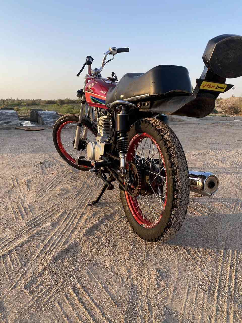 سلام عليكم سيجي نامه للبيع مديل 25دراجه احله من صوره مبدل ولفات شاصي 25شلامجه كلك سعر600وبيه مجال مكان ناصريه حي سبل ***********

