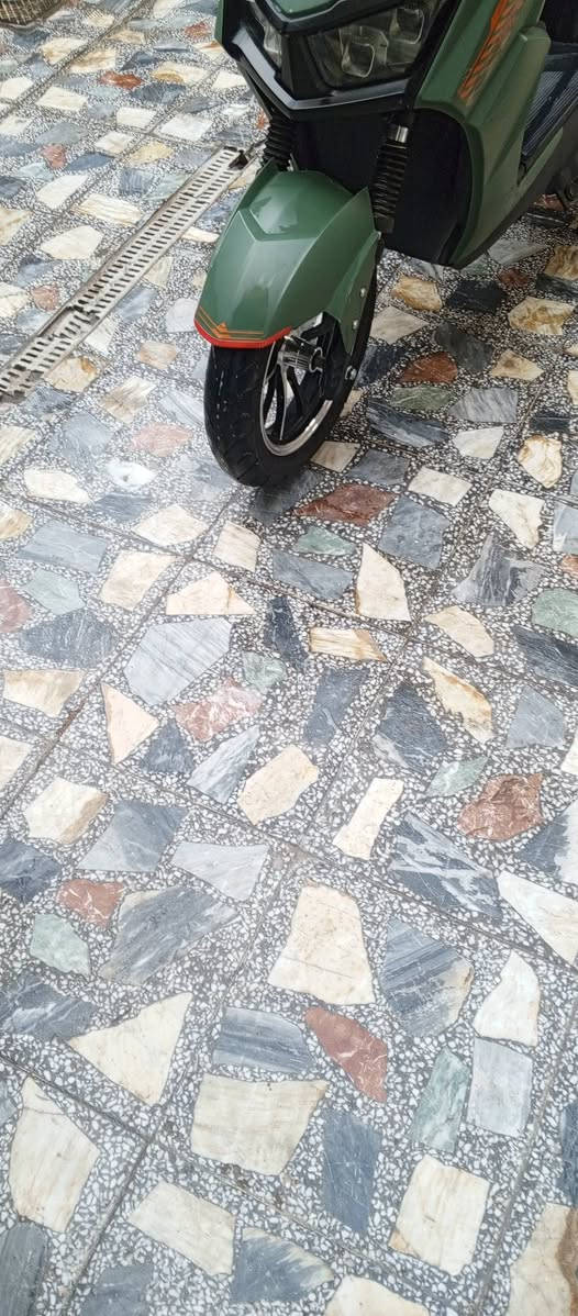 السلام عليكم دراجة سكنس شحن استعمال قليل دراجة جديده 6بطاريات وبيهة بلوتوث وحساسات دراجة خير من الله مكان بغداد الاتصال على الرقم ***********
