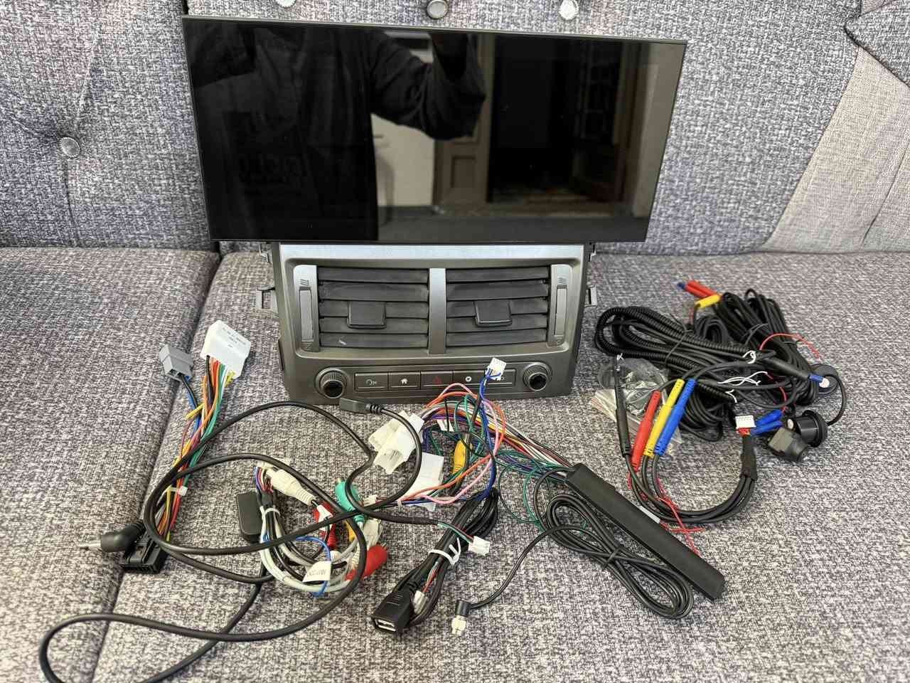 شاشه كورلا شكل لكزز كامله هي والدكت
فول مواصفات TS10
اربع كامرات
سيم كارت
ذاكره 64حقيقي
***********
