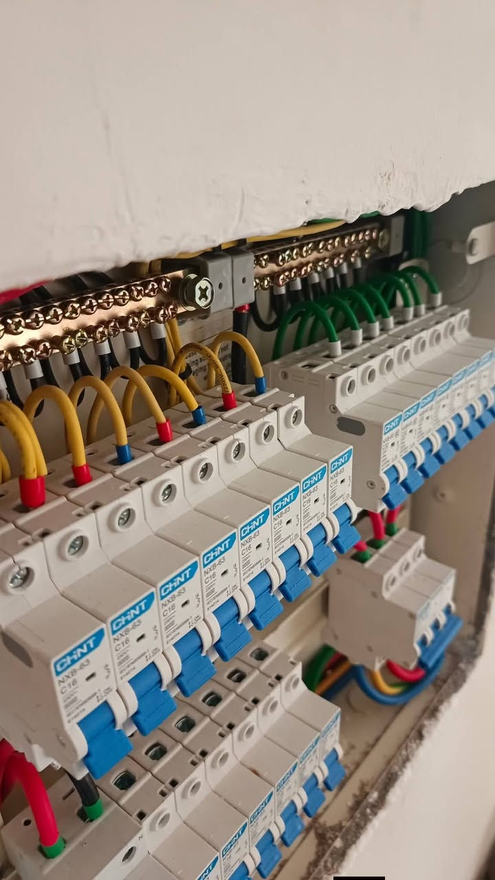 كادر الهندسي للتأسيسات الكهربائية والصحية العامة ***********
