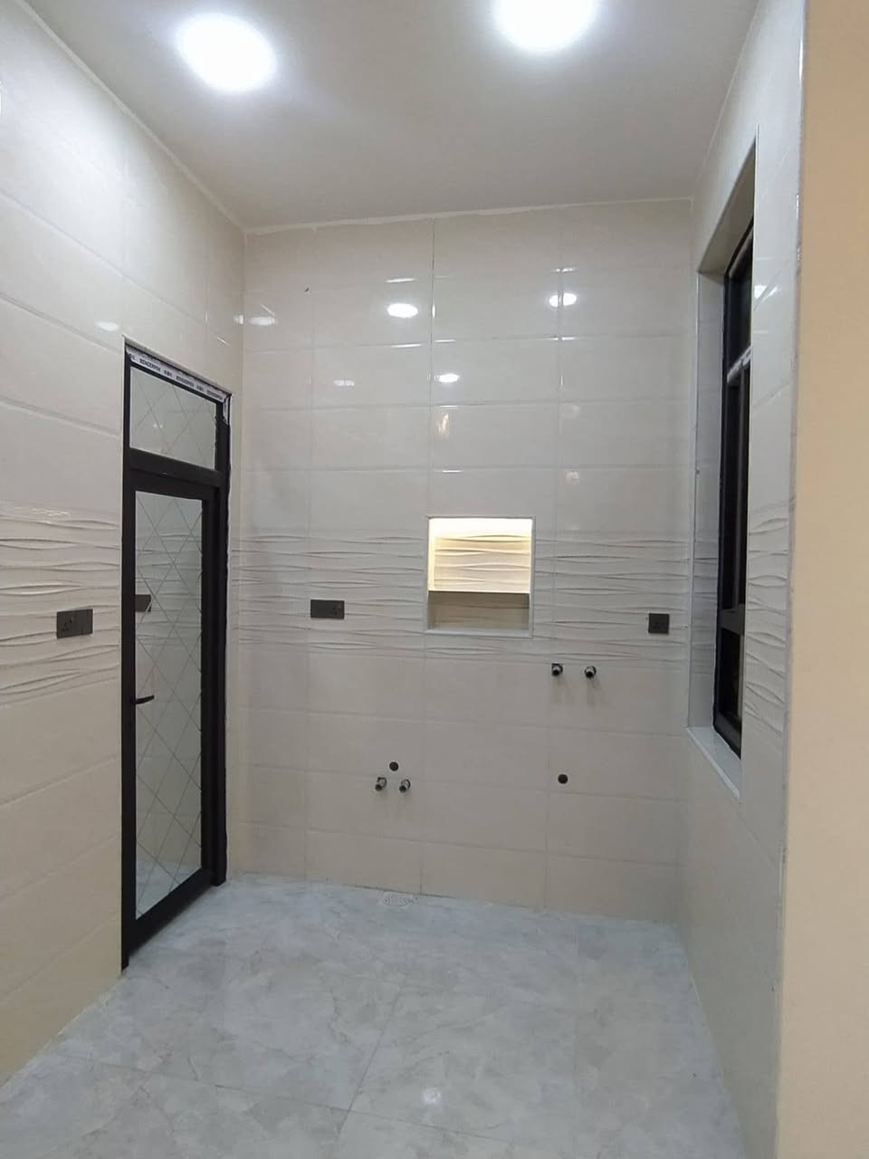 السلام عليكم
دار للبيع زراعي سند ٢٥
حلة نادرالاولى شارع الخدمي فرع سكلة صدام حي الزيتون 🍋 🍋 
مساحة ١٣٠م واجهة ٦ونص

طابقين بناء حديث تسليم مباشر 🏛️ 
طابق ارضي ١غرفة نوم وصاله ومطبخ وكيلدور وكراج سيارة
طابق اول ٢غرف نوم وهول ومجمع صحيات
للاستفسار***********
***********
*********** ابواحمد
لبيع وشراء العقارات في بابل مكتب البيت الامين حلة نادر الأولى قرب آسواق الجمل ملاحظة نستقبل جميع عروض البيع والشراء والايجار الرهن
