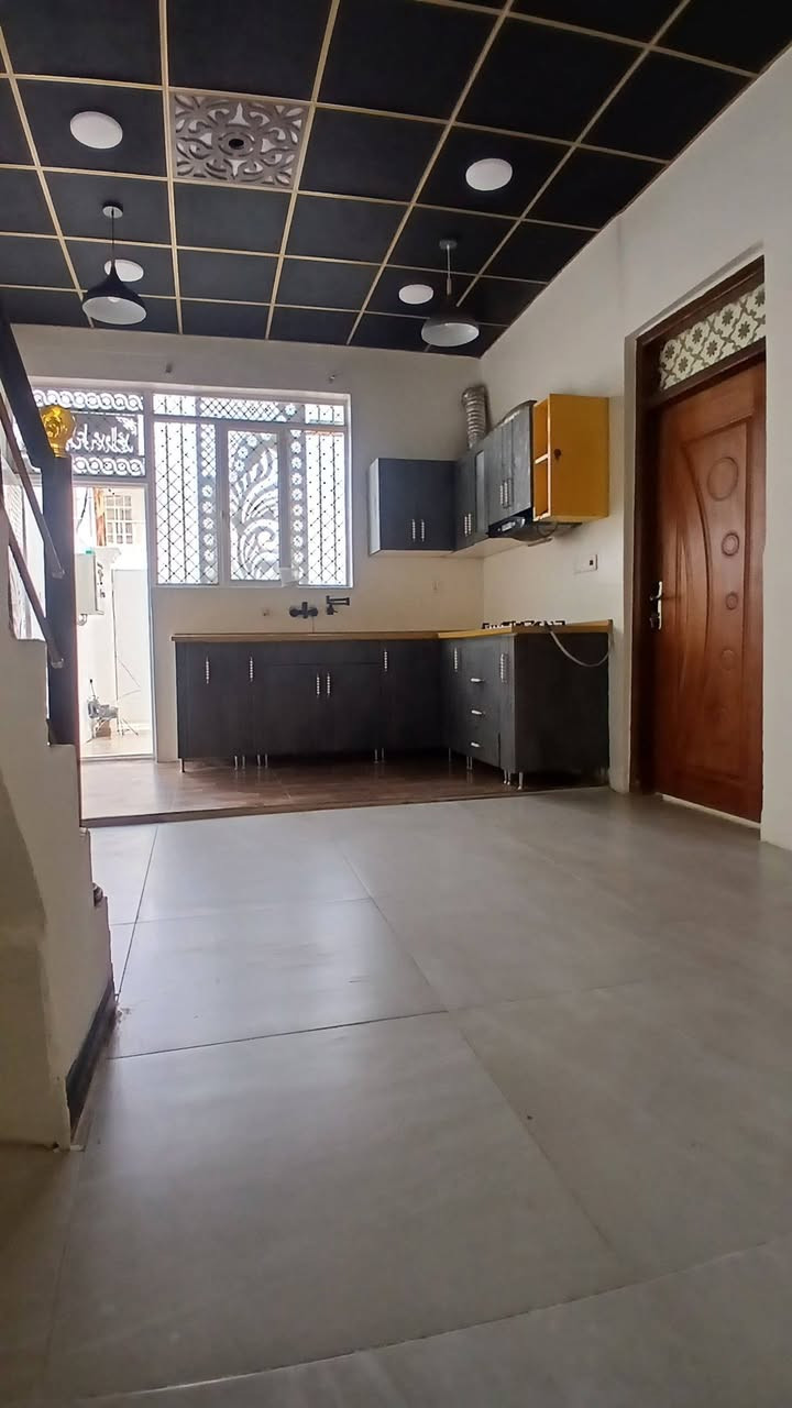 على بركه الله بيت للبيع دوانم المعمل مساحه ١١٨ متر طابقين يتكون ٢غرف نوم البيت مربع شارع تبليط قرب جامع عباد الله للاستفسار اكثر اتصل على *********** او مراجعة مكتب زمزم
