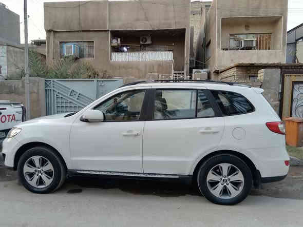 السلام عليكم
سنتافي 2012  ستة سلندر شركة عامة 3.6 
 ست قطع تبريد وكشن سائق كهرباء السيارة مكفولة وبيها طخات بارد فقط
رقم بغداد ومكانها بغداد للاستفسار الاتصال على *********** او مراسلة الواتس اب
