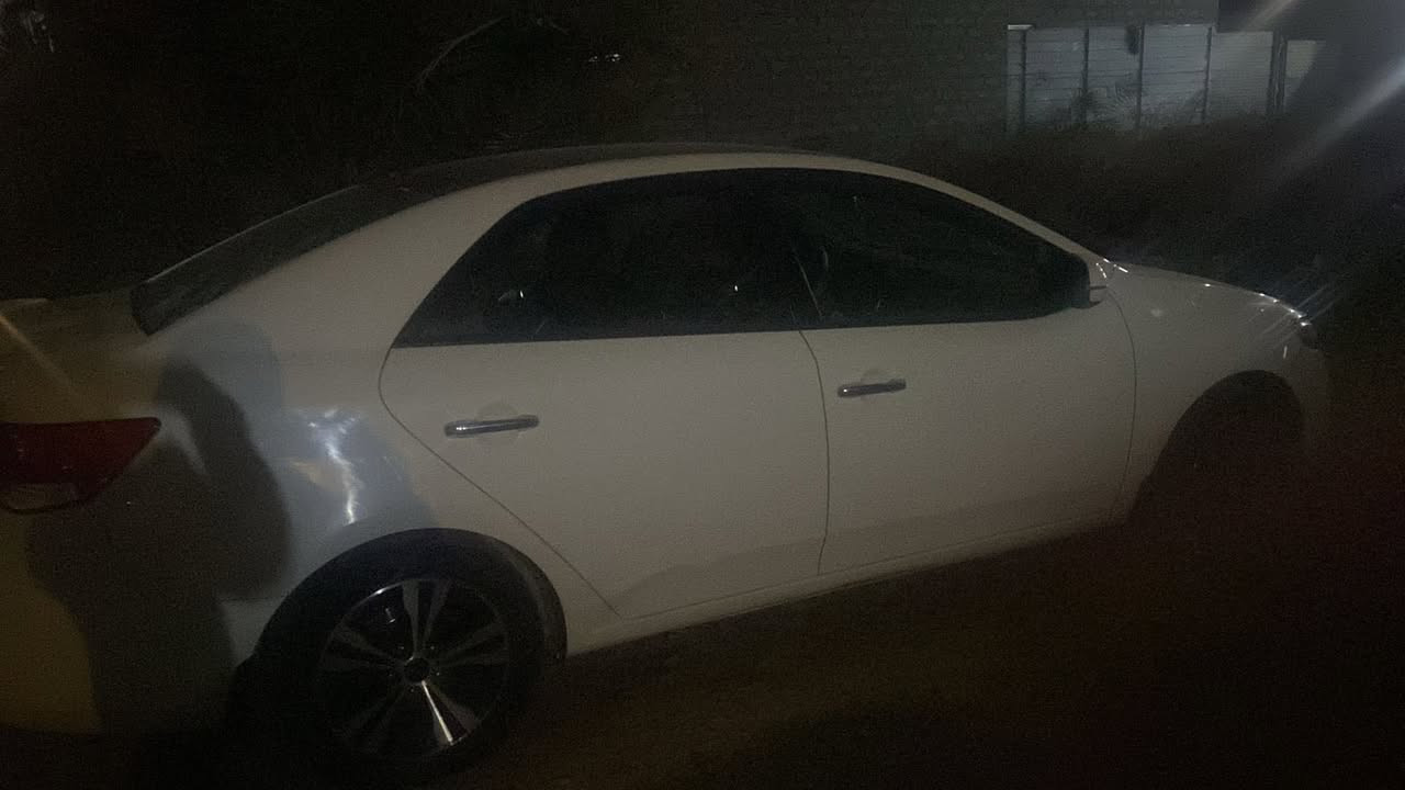 السلام عليكم سيراتو للبيع 2013 خليجي السياره نص فول ماشيه 200الف السياره نضيفه حيل السعر 100 ***********
