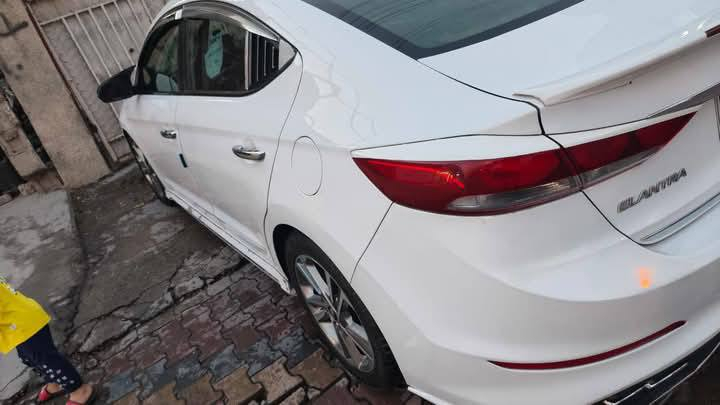 السلام عليكم هونداي النترا موديل 2018 وارد امريكي رقم  انبار الجديد سنويه بسمي مشروع وطني   جديده ل 30  بيها حادث بل عراق  مثل ماموضح بل سونار  حادث امريكه هم موجوده الصور كلشي موضح  كدامك مكينه تنقص ملاحضه السياره يردلها ادامه مكاني بغداد حي الاعلام تقاطع درويش رقم الهاتف ***********. 
السعر 110
