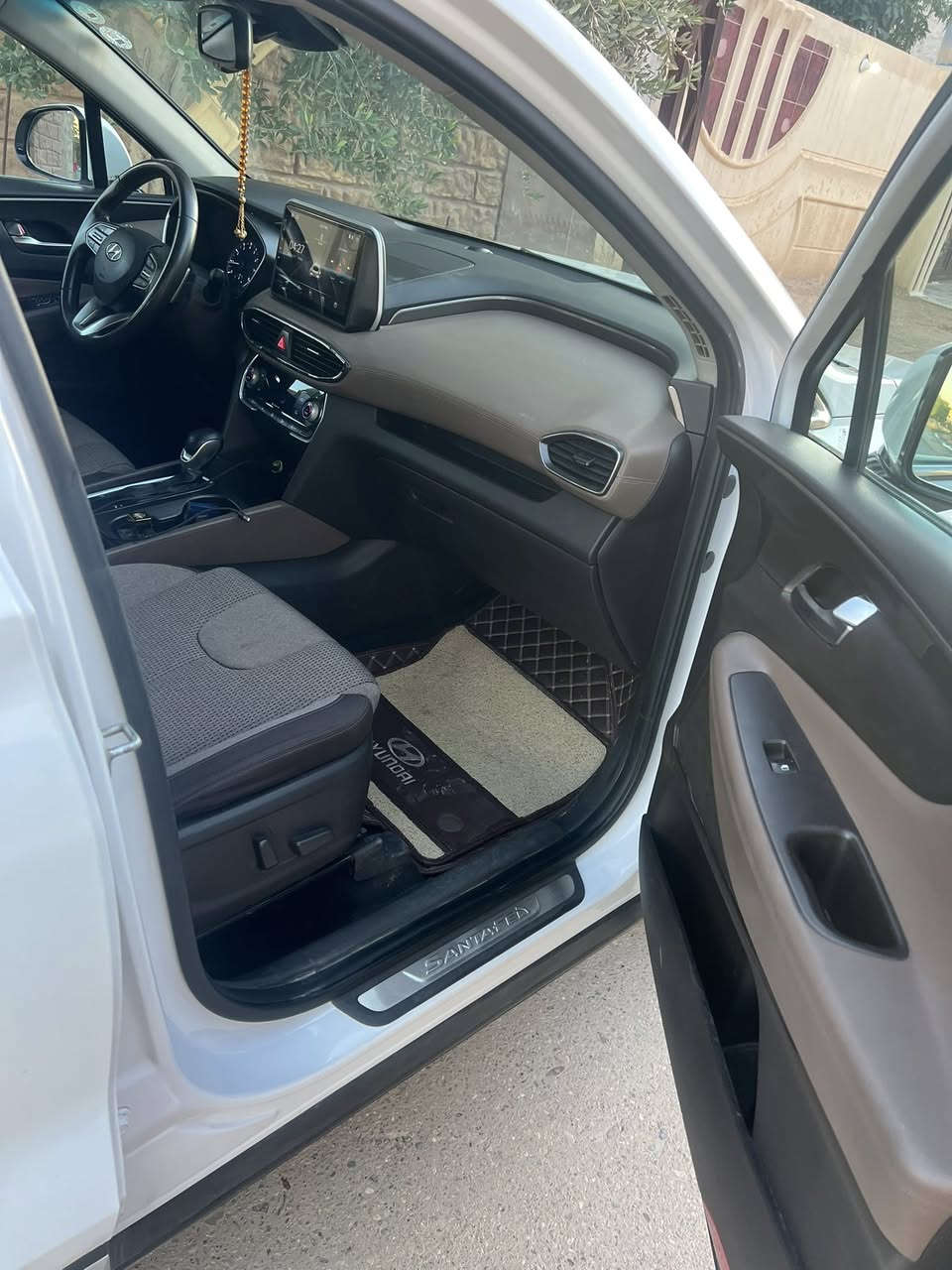 السلام عليكم
سنتافي 2019 

٦سلندر قطعتين صبغ جاملغ سكن ونص الصندوق بدون دواخل 

فول ماعدا البانوراما  ٧ راكب 

هزه جديده كامله من كلشي ماشيه ٩٦ كيلو 

رقم أربيل الجديد السعر٢١٦

للاستفسار ***********
