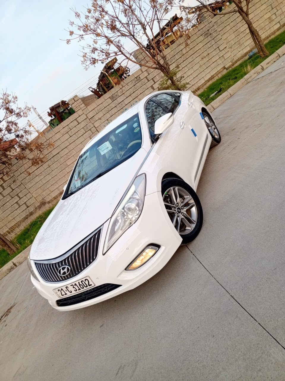 السلام عليكم للبيع هونداي ازيرا 2013 لون ابيض كفاله بدون صبغ بيه مكانين تعديل فقط فول مواصفات عدا لبانوراما ولبصمه كشنات جلد كشنات لامامي كهربائي كشنات تدفيه  بردات بالابواب برده خلفيه ويه لبك تنزل مرايات شفط  حساس امامي وخلفي ليد امامي ويل كروم يدات نيكل داخل بيجي تحكمات ستيرن بلوتوث تحكم لايت  مواصفات حلوه سياره كلش جديده وجاهزه من كلشي محرك 6سلندر حجم 3000مفتوح بشرط صوت وبخار كفاله كير ومحرك تبريد كله بشرط صدر تايرات كله جديد سيرفس كامل مسويله  سنويه ارقام كله جديد وبسمي تحويل بنفس ليوم مكان السياره #السليمانيه السعر ب127ومجاله كلش بسيط الشراي يخابر ***********
