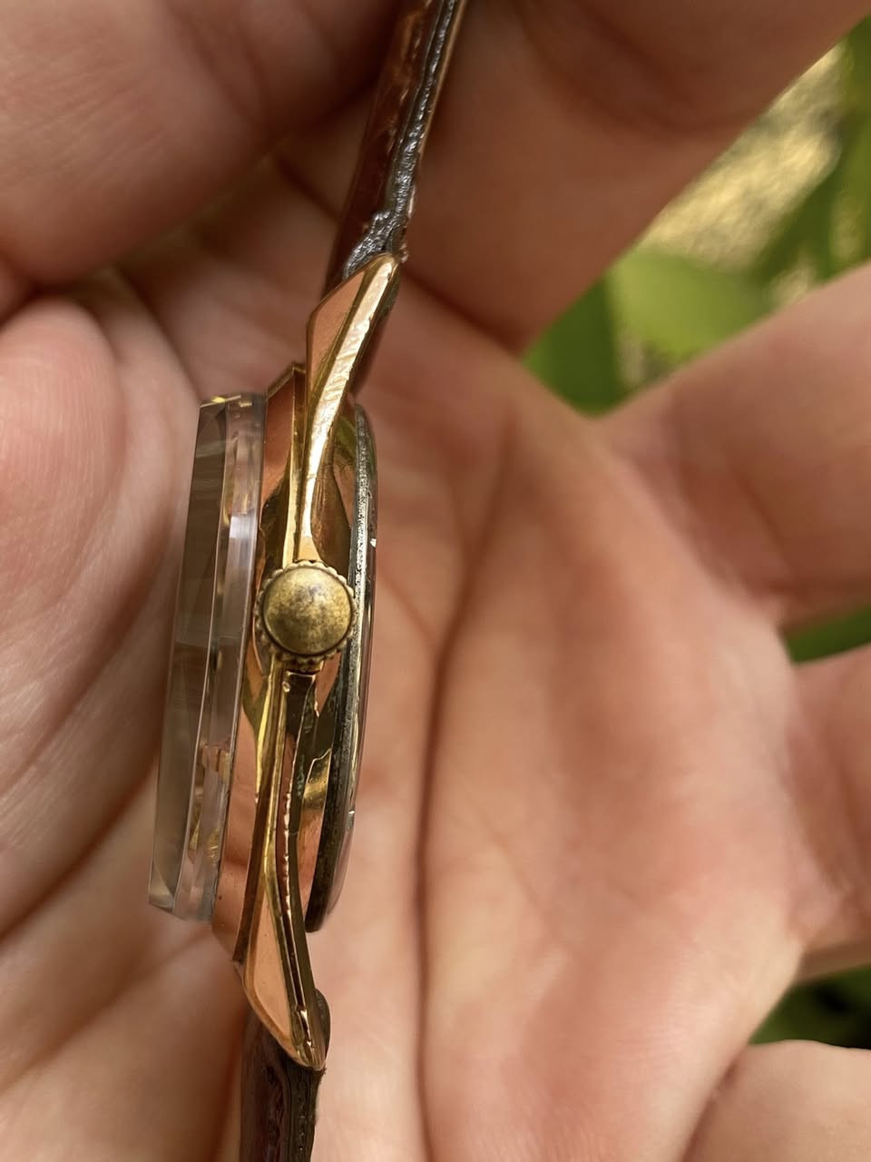 جمال الفنتج المخزن 

جوفيال سويسري اصلي 

نصب تكويك 

طرة ذهب 

تعمل بكفاءة عالية

مينا جدا مميزة 

نظافة تامة

طلاء ذهب 

تاريخ يومي 

مقاومة للماء 

زجاج مقاوم للخدوش

دكمة اصلية معلم جوفيال

سير مستبدل جلد اصلي 

القطر ٣٤

السعر  ٨٥  الف 

يوجد توصيل لجميع المحافظات 

***********
