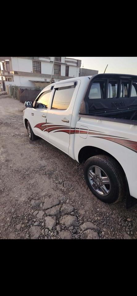 سلام عليكم بيك اب تيوتا هايلوكس موديل 2014كويتي
ماشية 170الف رقم بغداد 
شاصي 19
تحويل مباشر مكانها بغداد
السيارة بيها ملاحضات بارد
للاستفسار 
***********
***********
