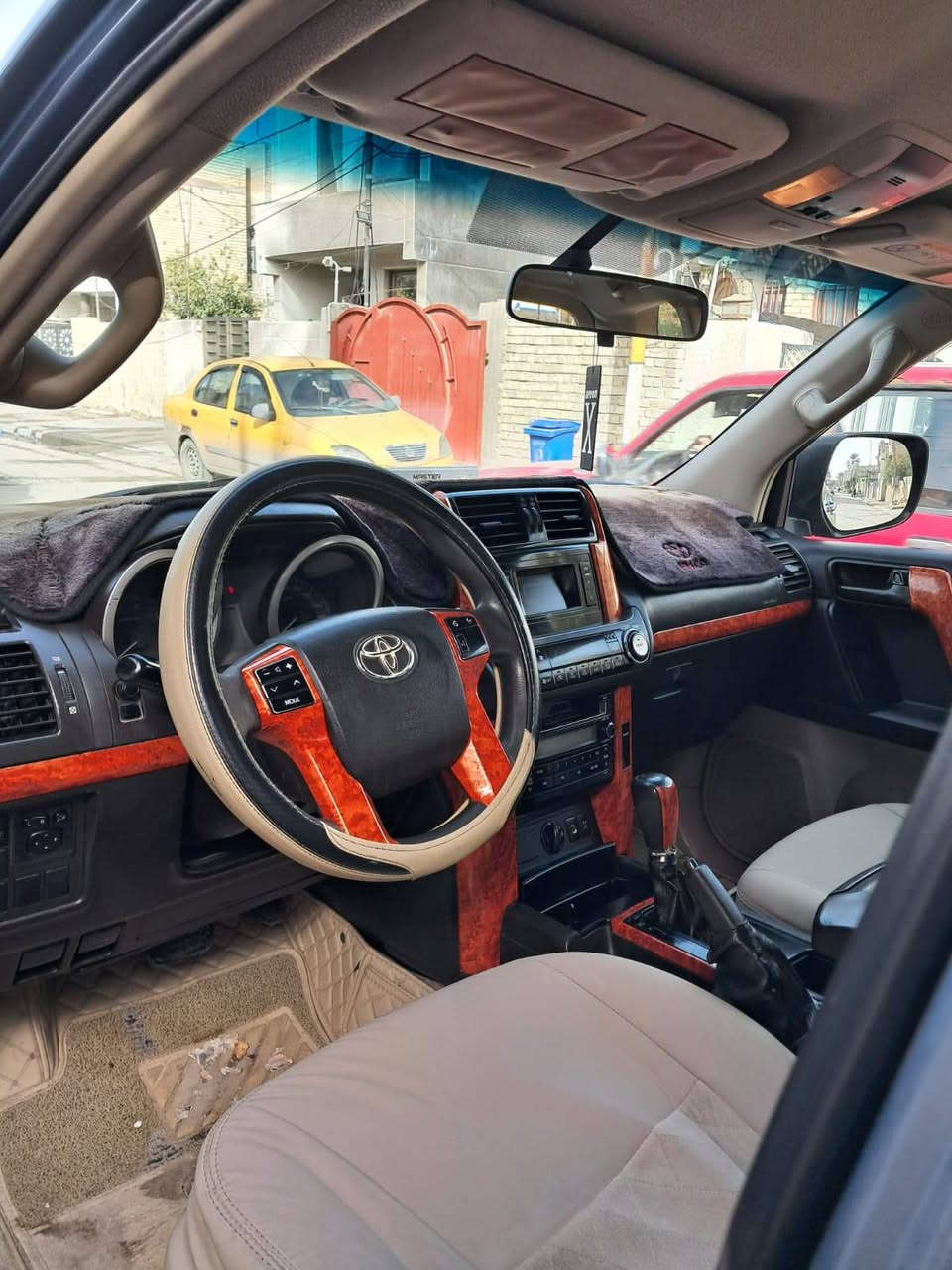 السلام عليكم برادو موديل ٢٠١٣ سنويه بسمي محرك ٦ سلندر مكفول من الفتح مع الكير سياره جاهزه مابيه كل نقص سنويه بسمي السونار مرغق بلمنشور السعر 220$ بيه مجال قليل للشراي الدوره حي المعلمين للتصال 
***********
