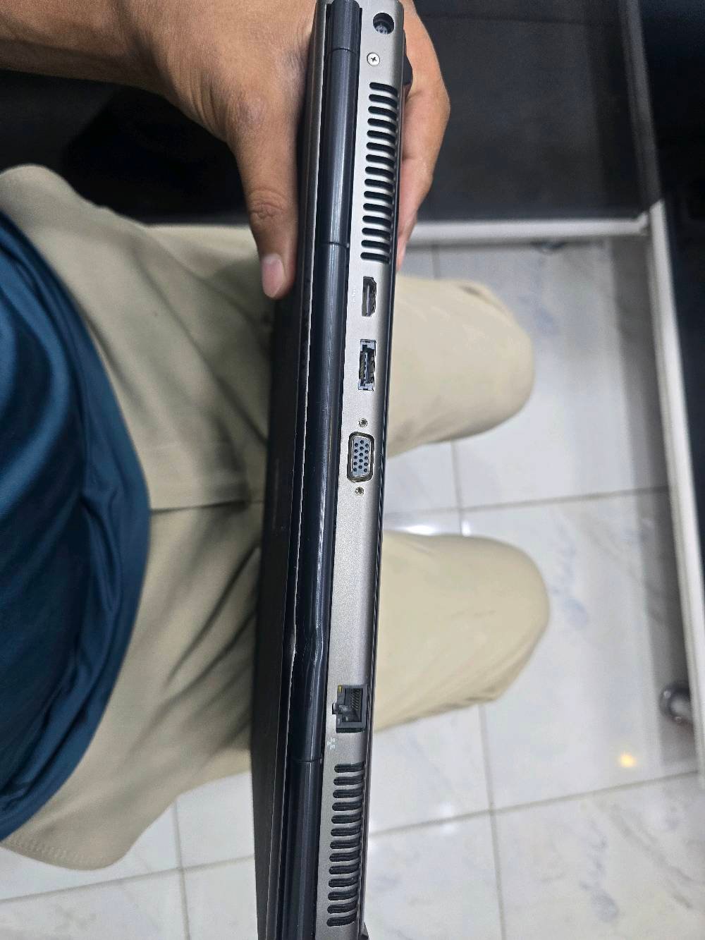 لابتوب ديل Dell Precision M4800 مواصفات كدامك 
معالج Intel Core i7-4800MQ بسرعة 2.70 جيجاهرتز.
الذاكرة (RAM): 8.00 جيجابايت
هارد HHD 512 
نظام التشغيل Windows 11 Pro
بطاريه تعبانه بل استخدام تمشي ربع ساعة و اذا بس شغال ساعه 
اريد مراوس او بيع